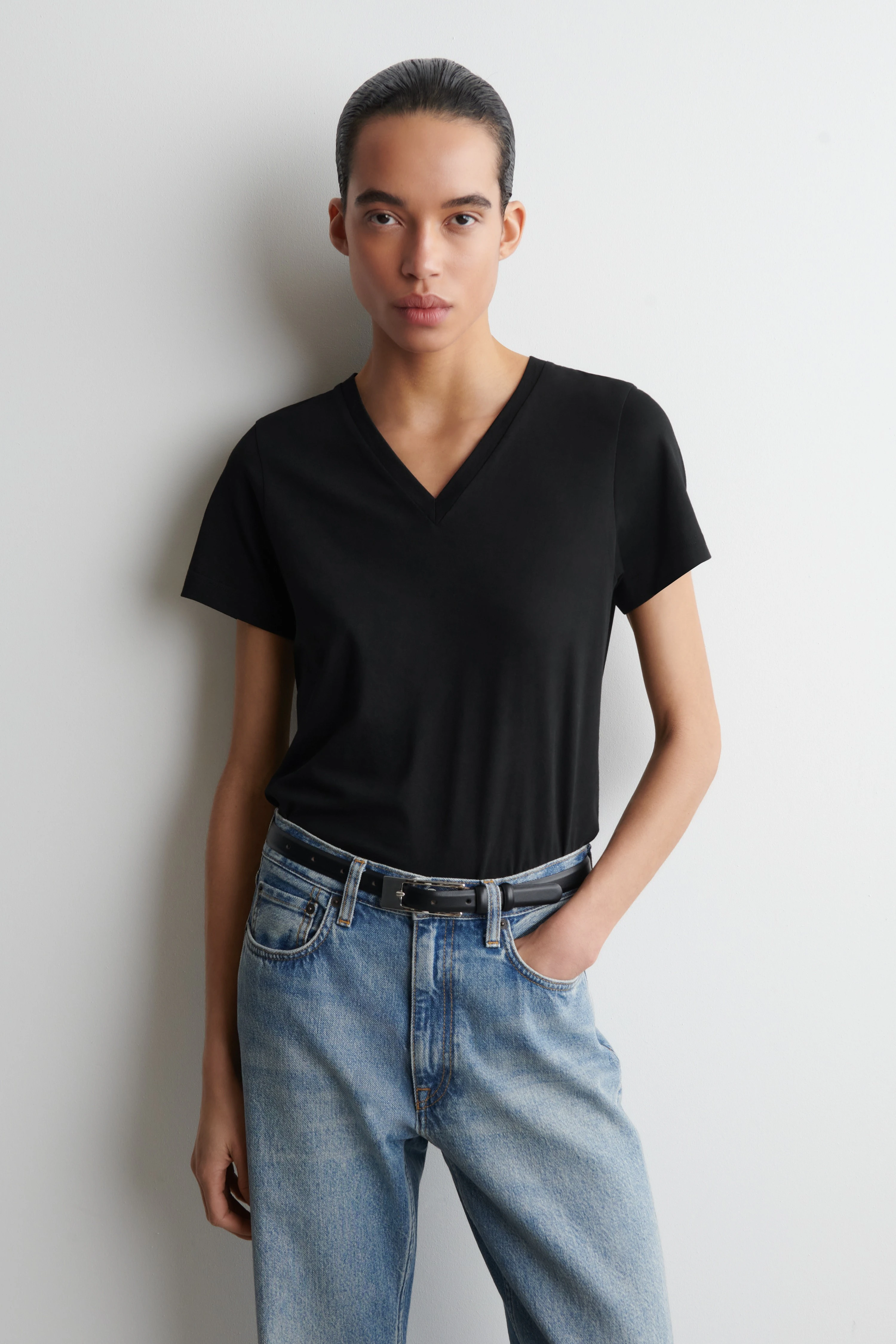 COTTON V-NECK T-SHIRT