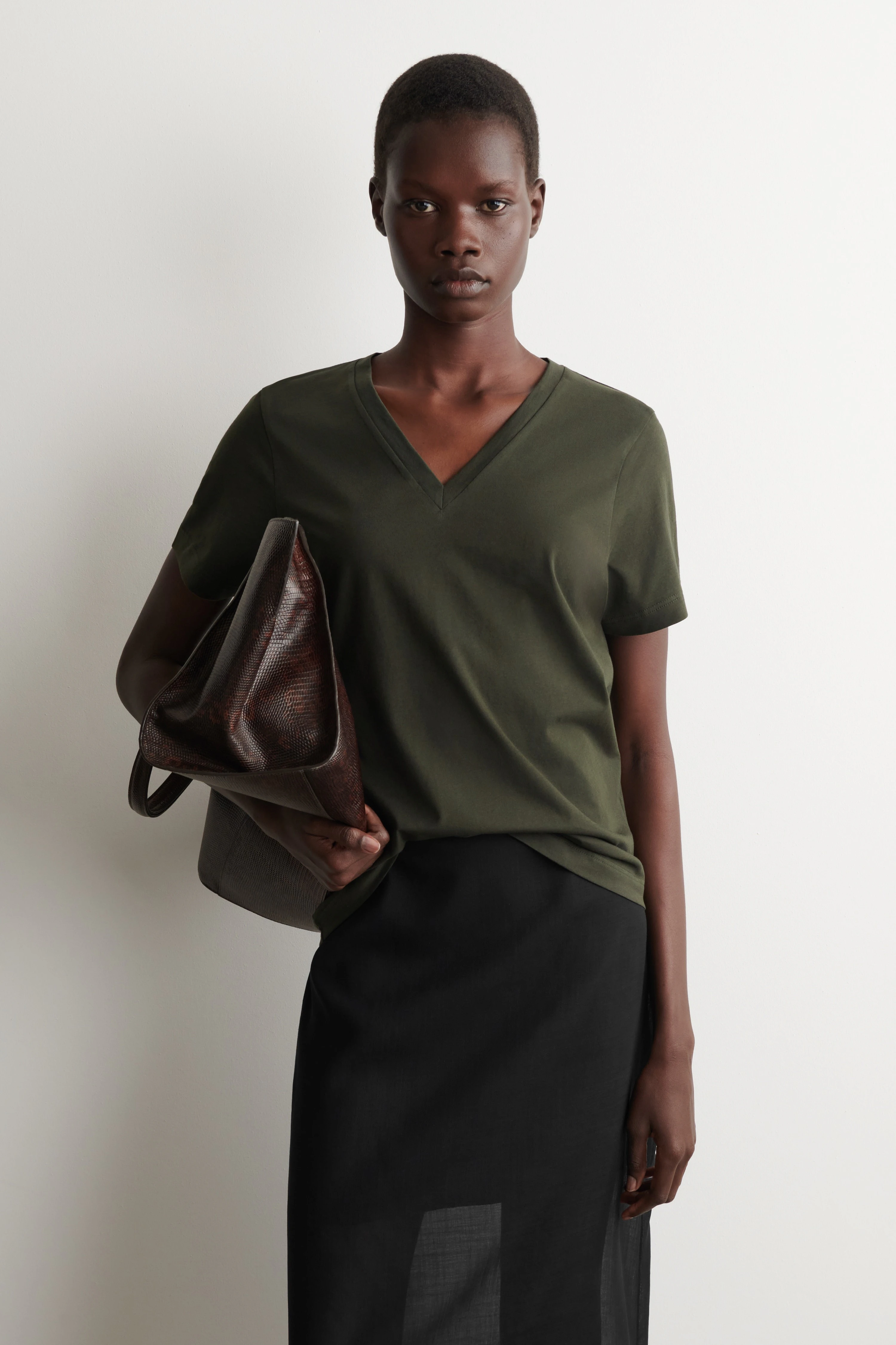 COTTON V-NECK T-SHIRT