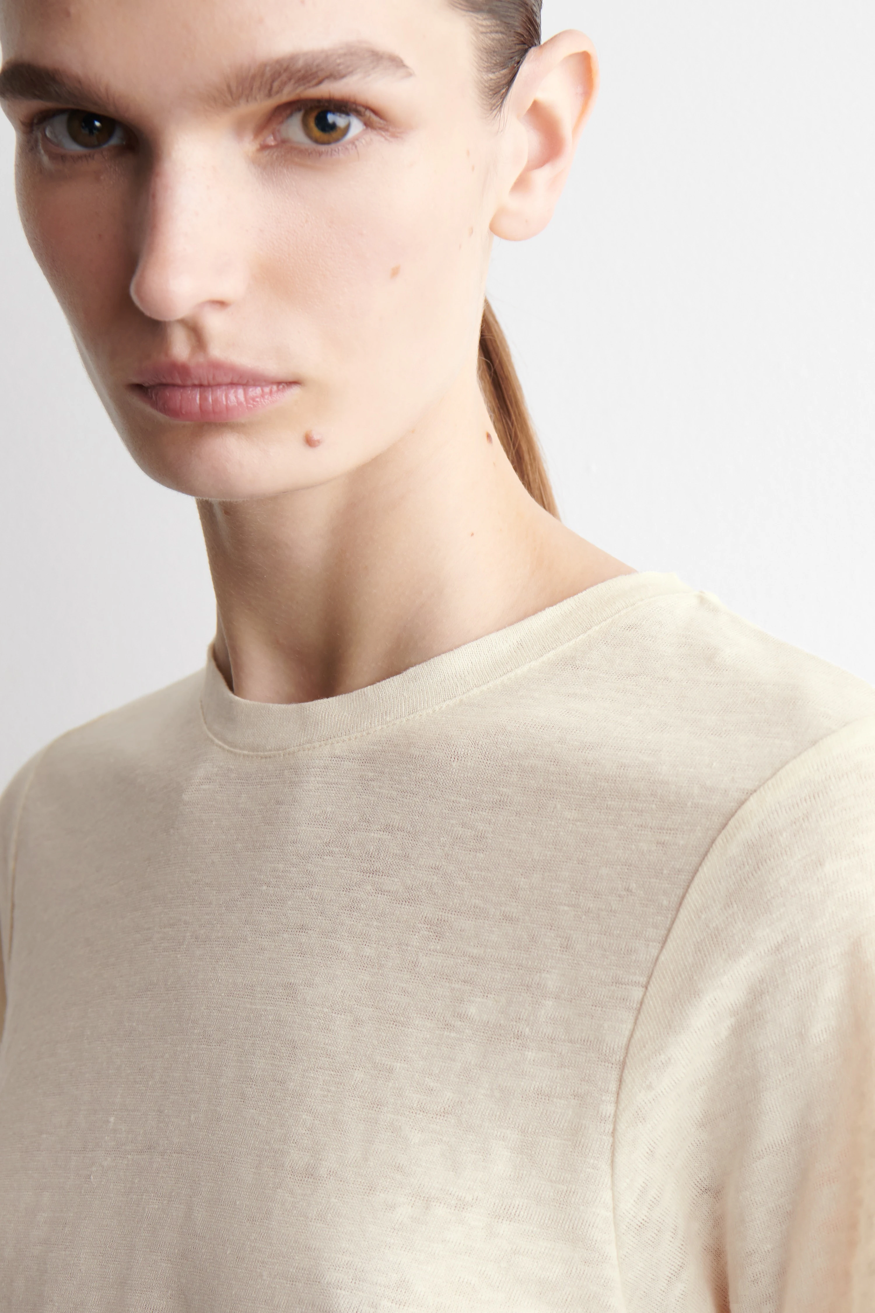 CREW-NECK LINEN T-SHIRT - 4