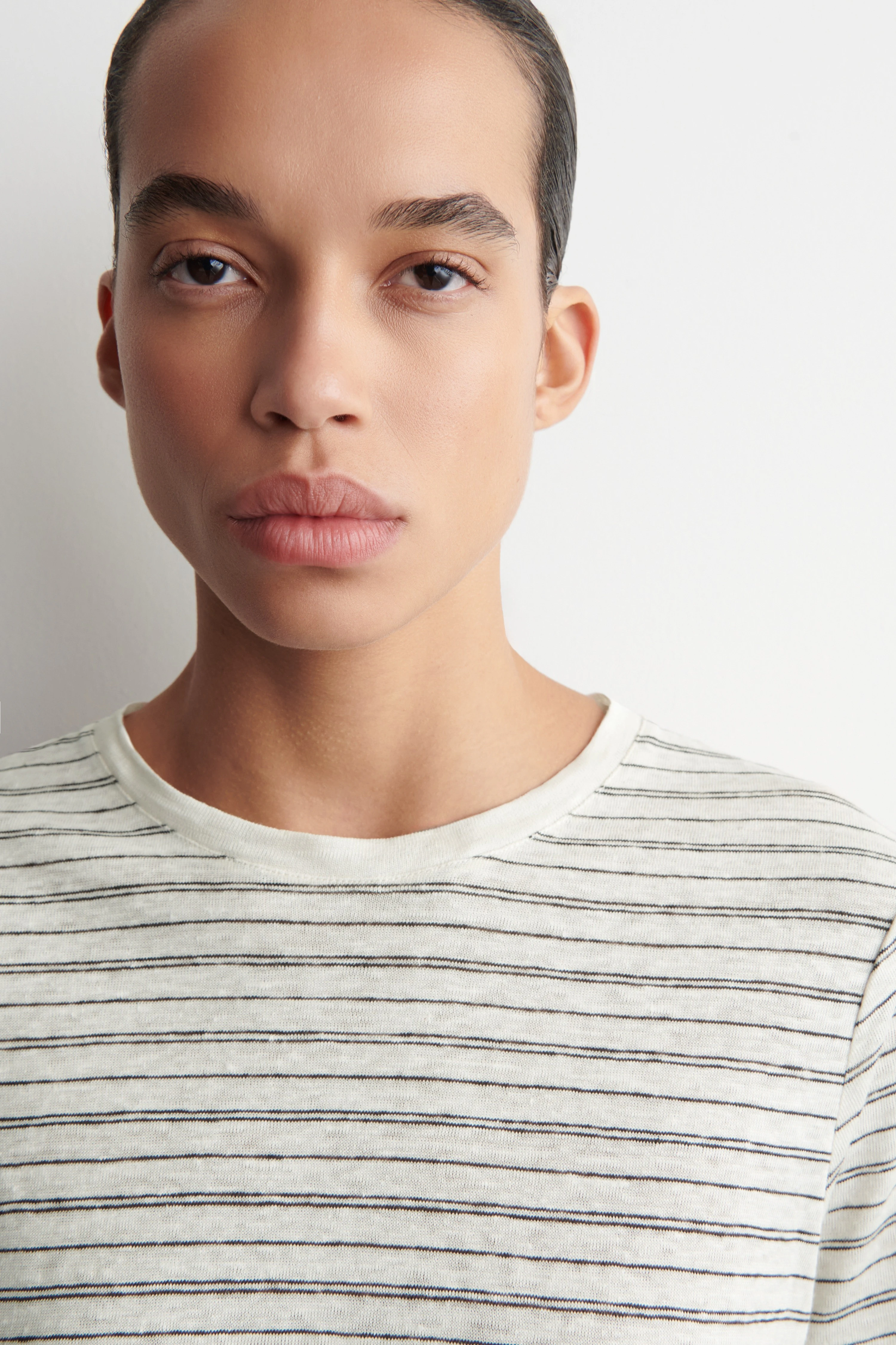 CREW-NECK LINEN T-SHIRT - 4