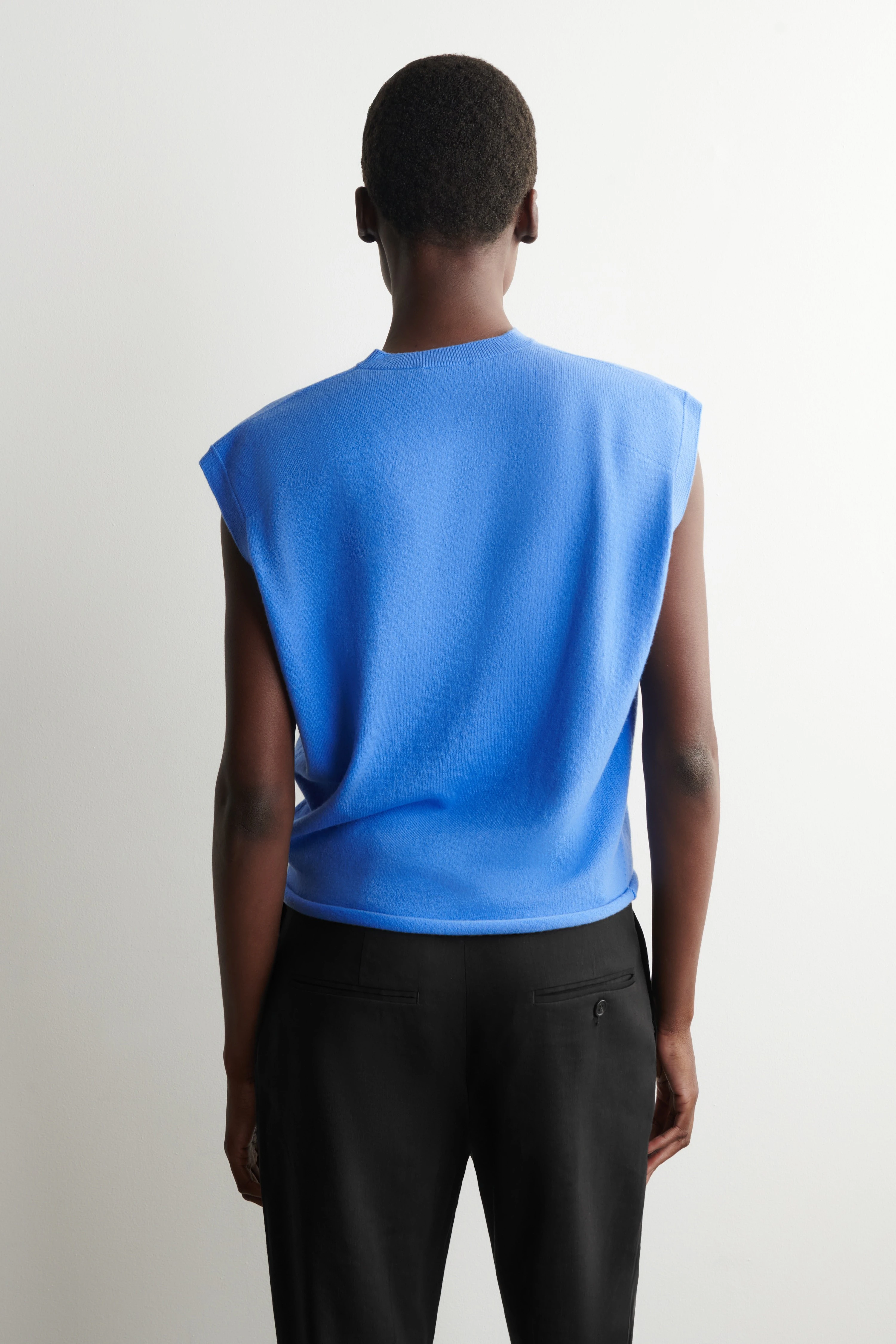 MERINO WOOL V-NECK VEST