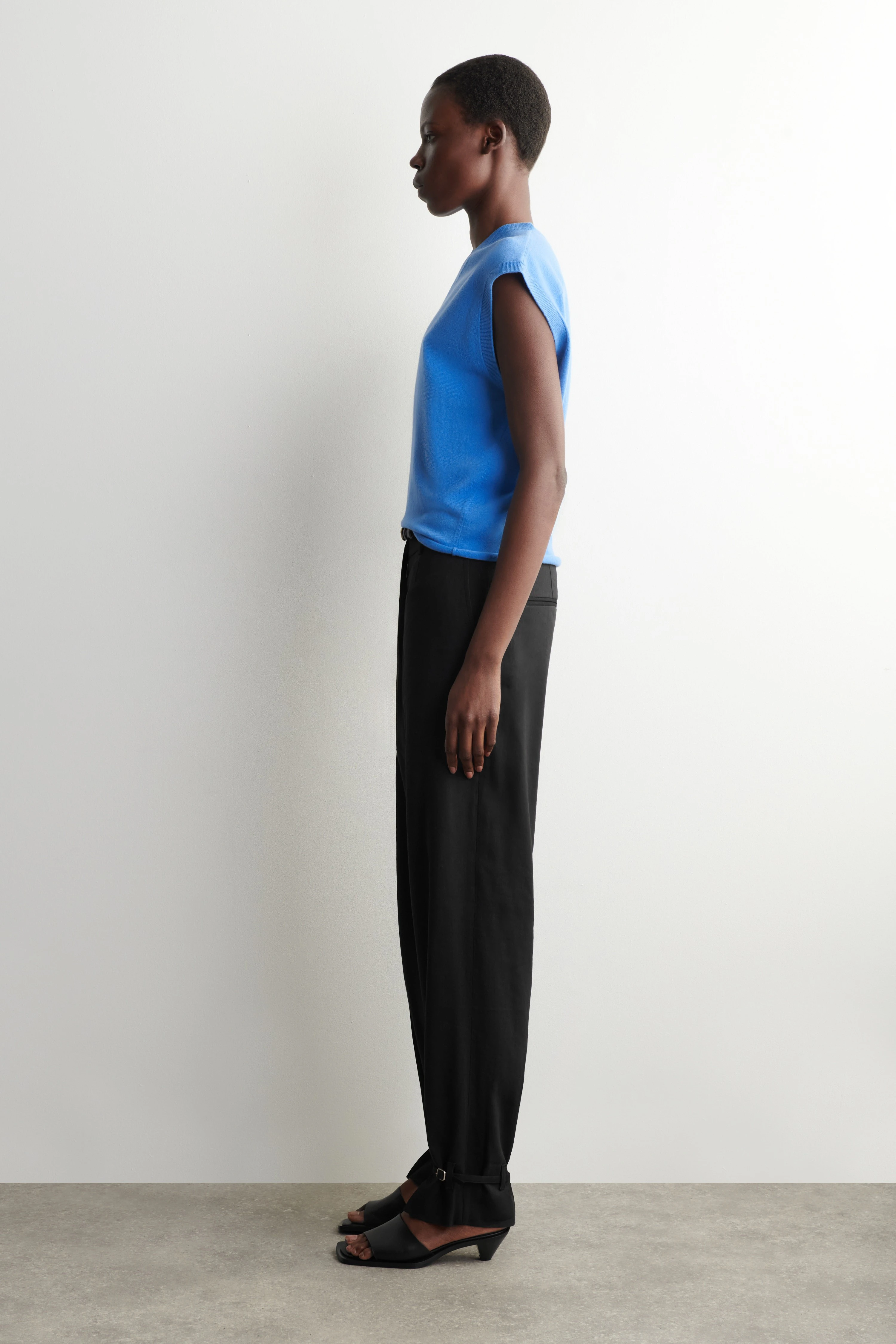 MERINO WOOL V-NECK VEST - 4