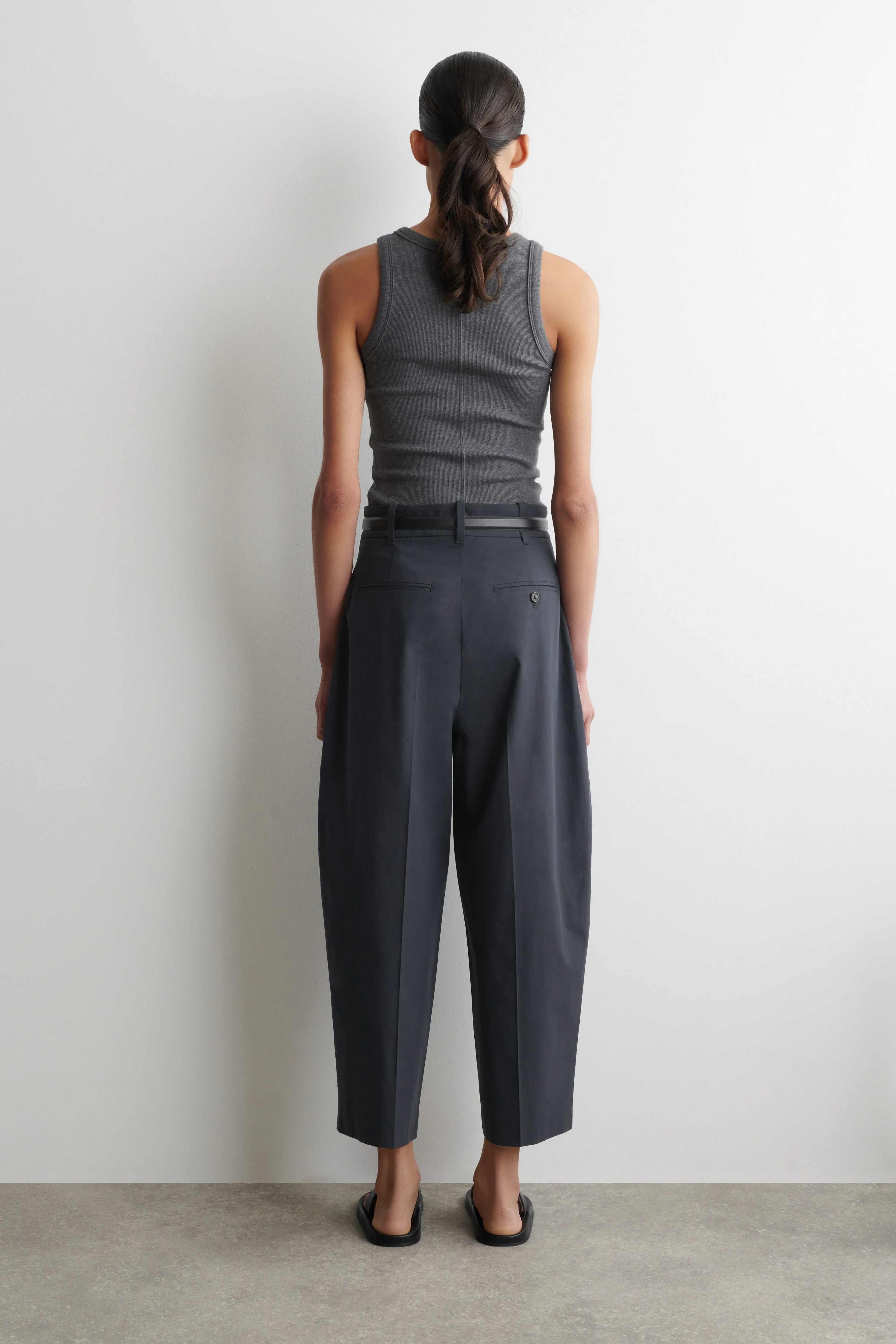 TAILORED COTTON BARREL-LEG TROUSERS