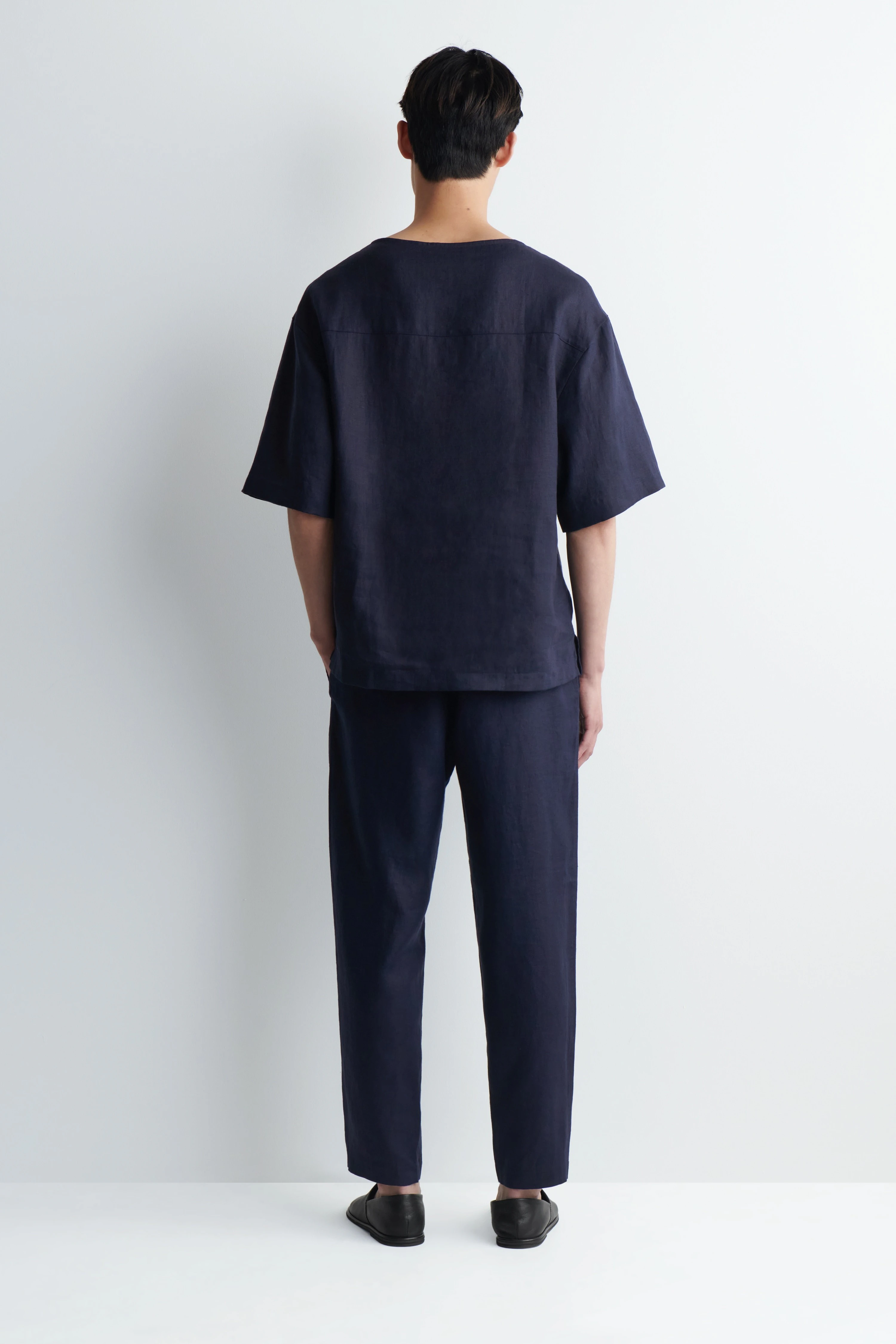 ELASTICATED LINEN REGULAR-FIT TAPERED TROUSERS - 2