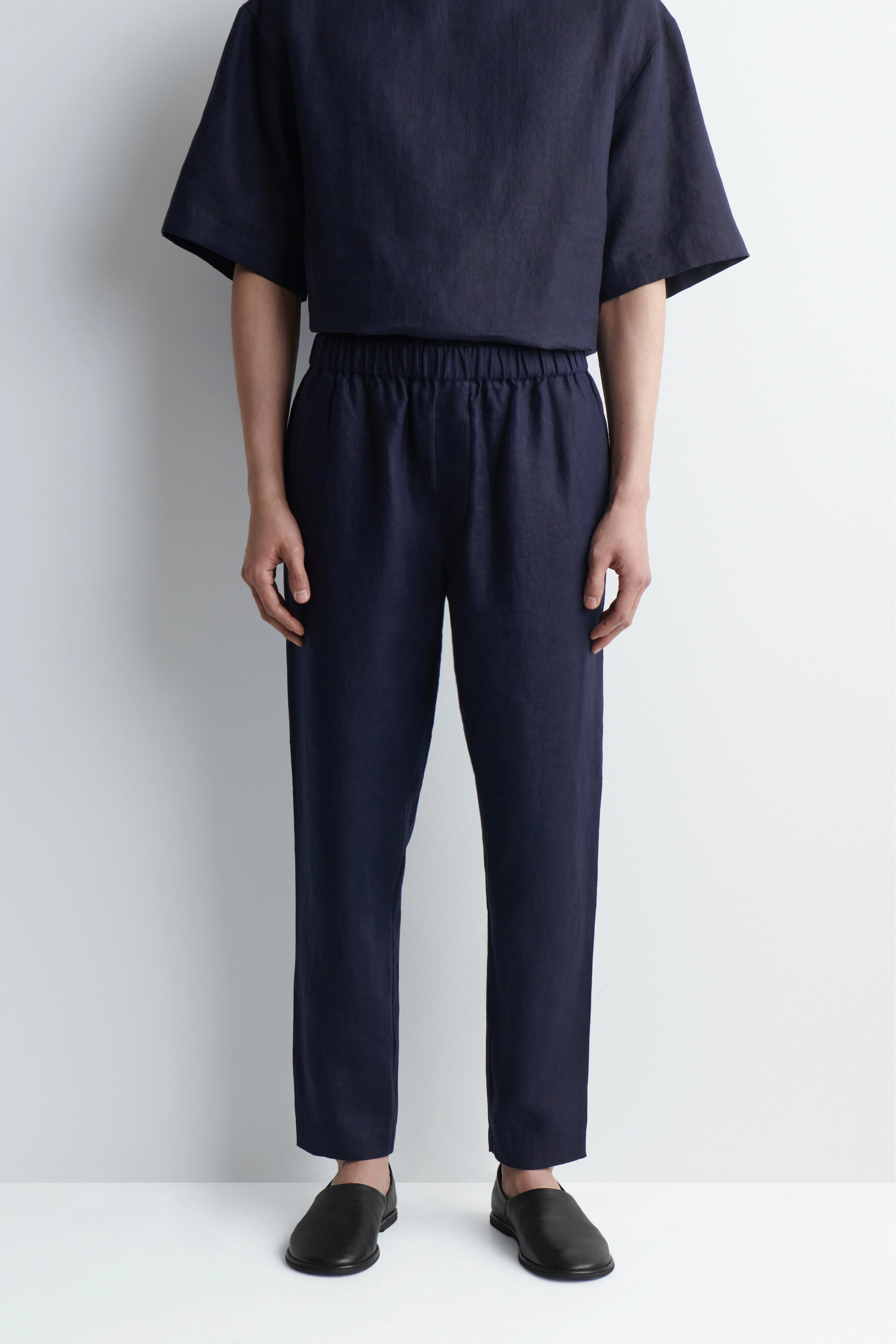 ELASTICATED LINEN REGULAR-FIT TAPERED TROUSERS - 3