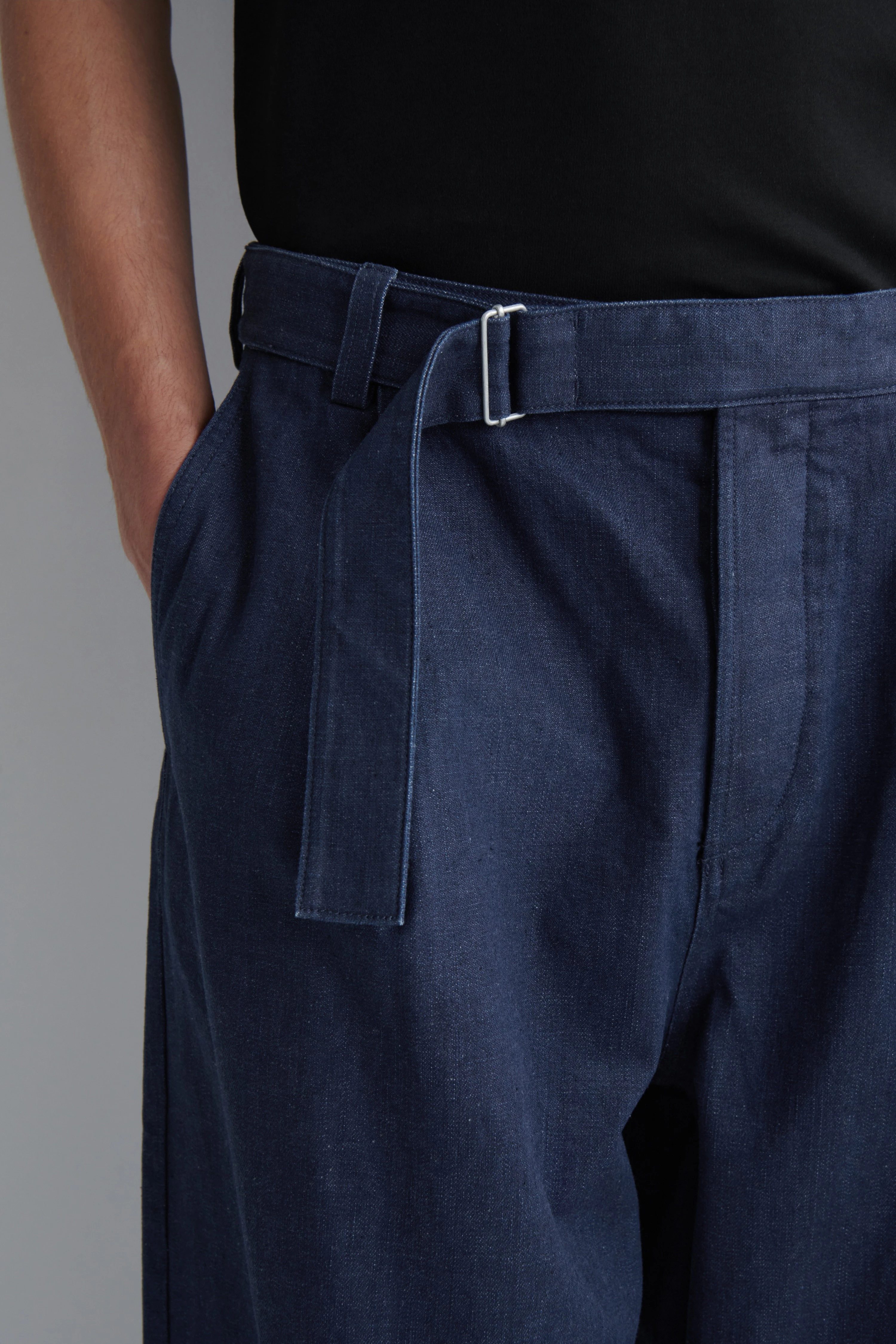 BELTED DENIM RELAXED-FIT BARREL-LEG TROUSERS - 5
