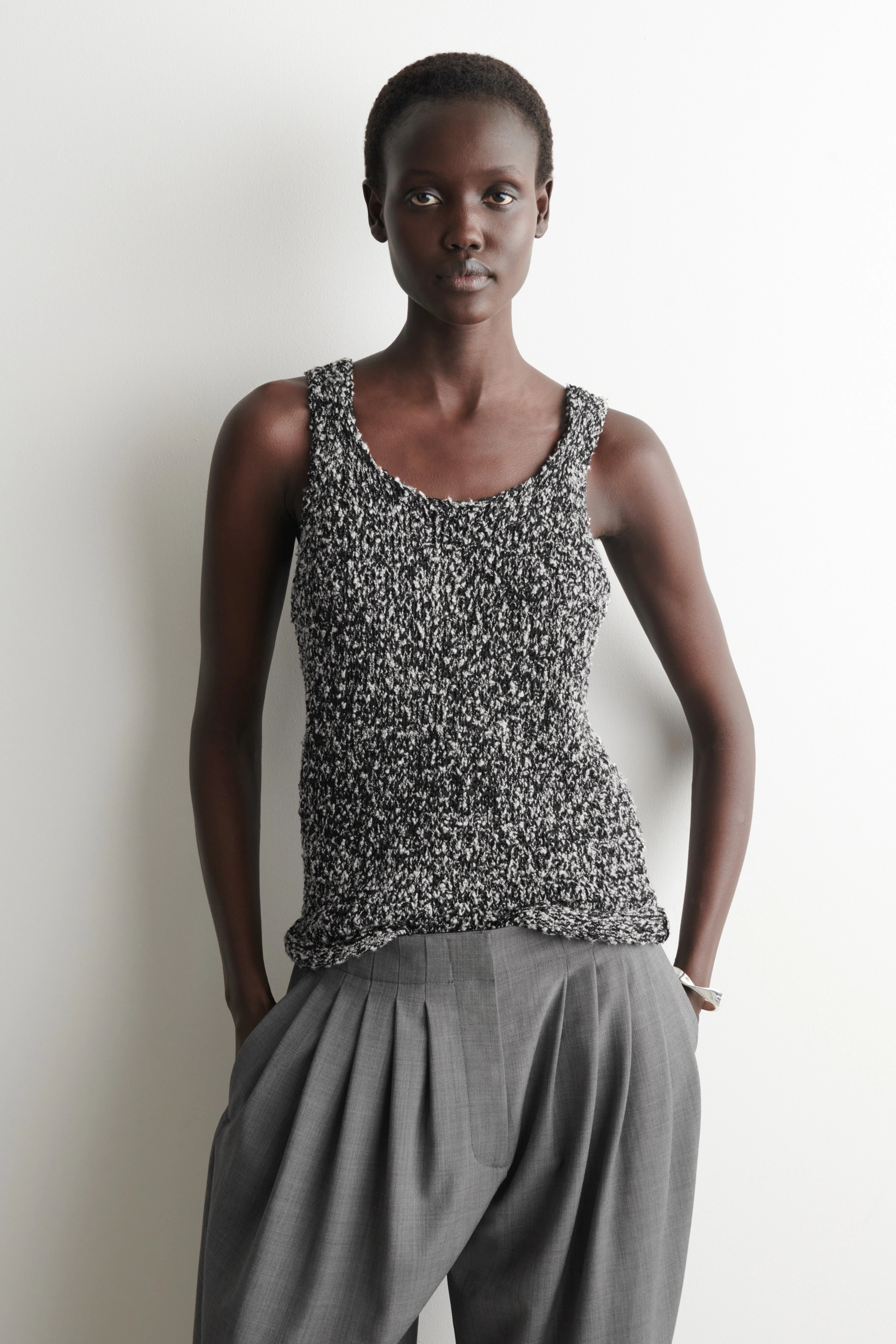 TWO-TONE CHUNKY KNITTED TANK TOP