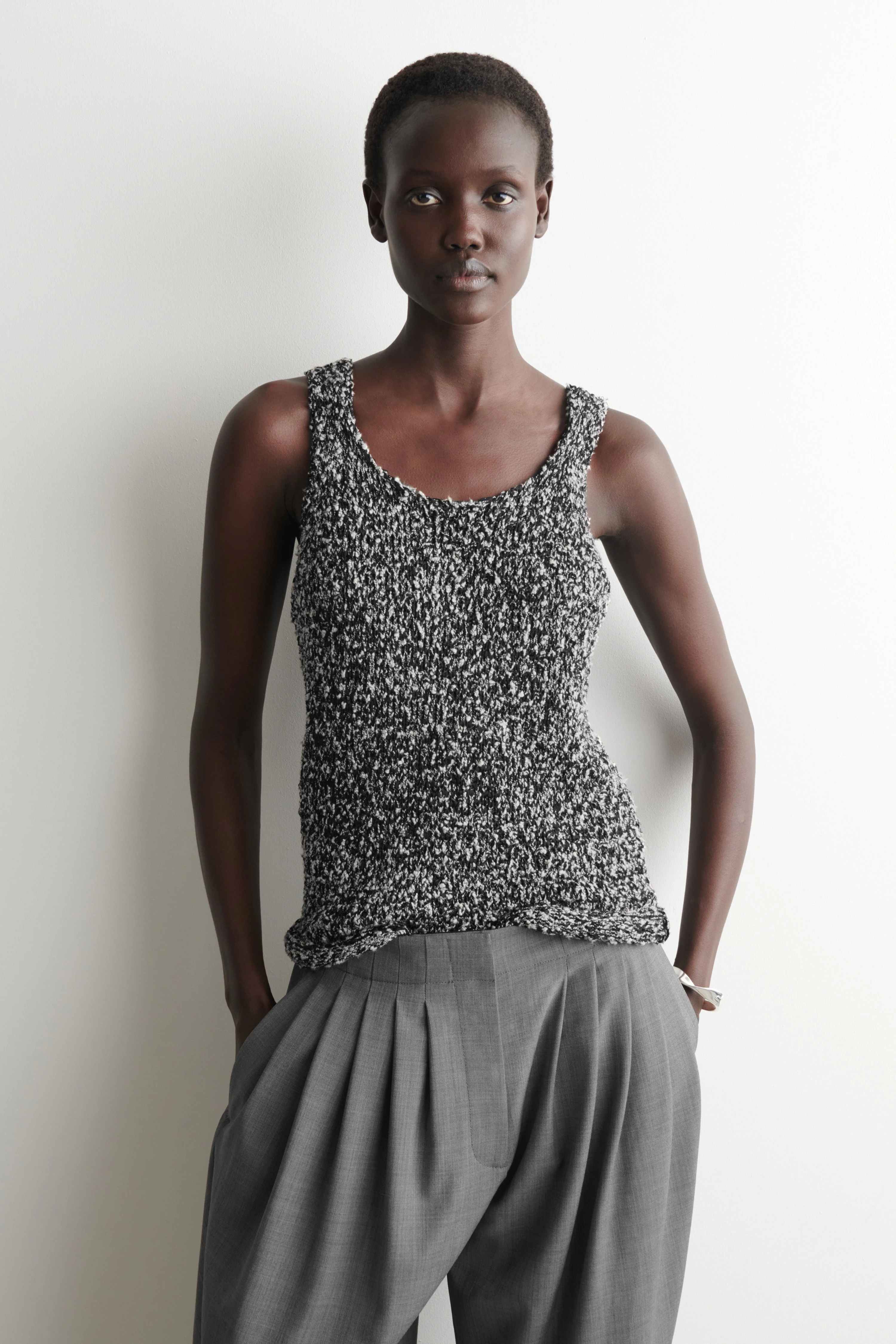 TWO-TONE CHUNKY KNITTED TANK TOP - 1