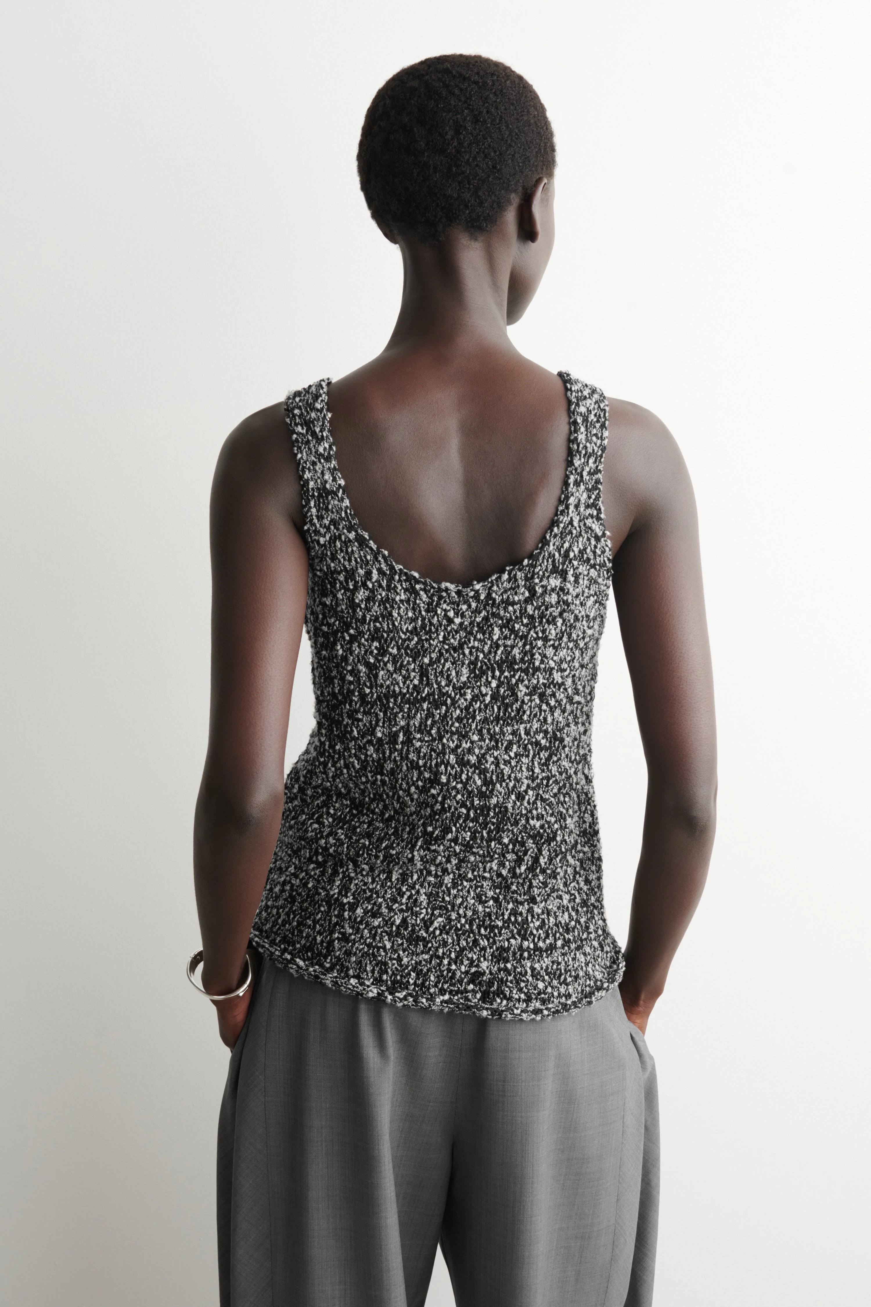 TWO-TONE CHUNKY KNITTED TANK TOP