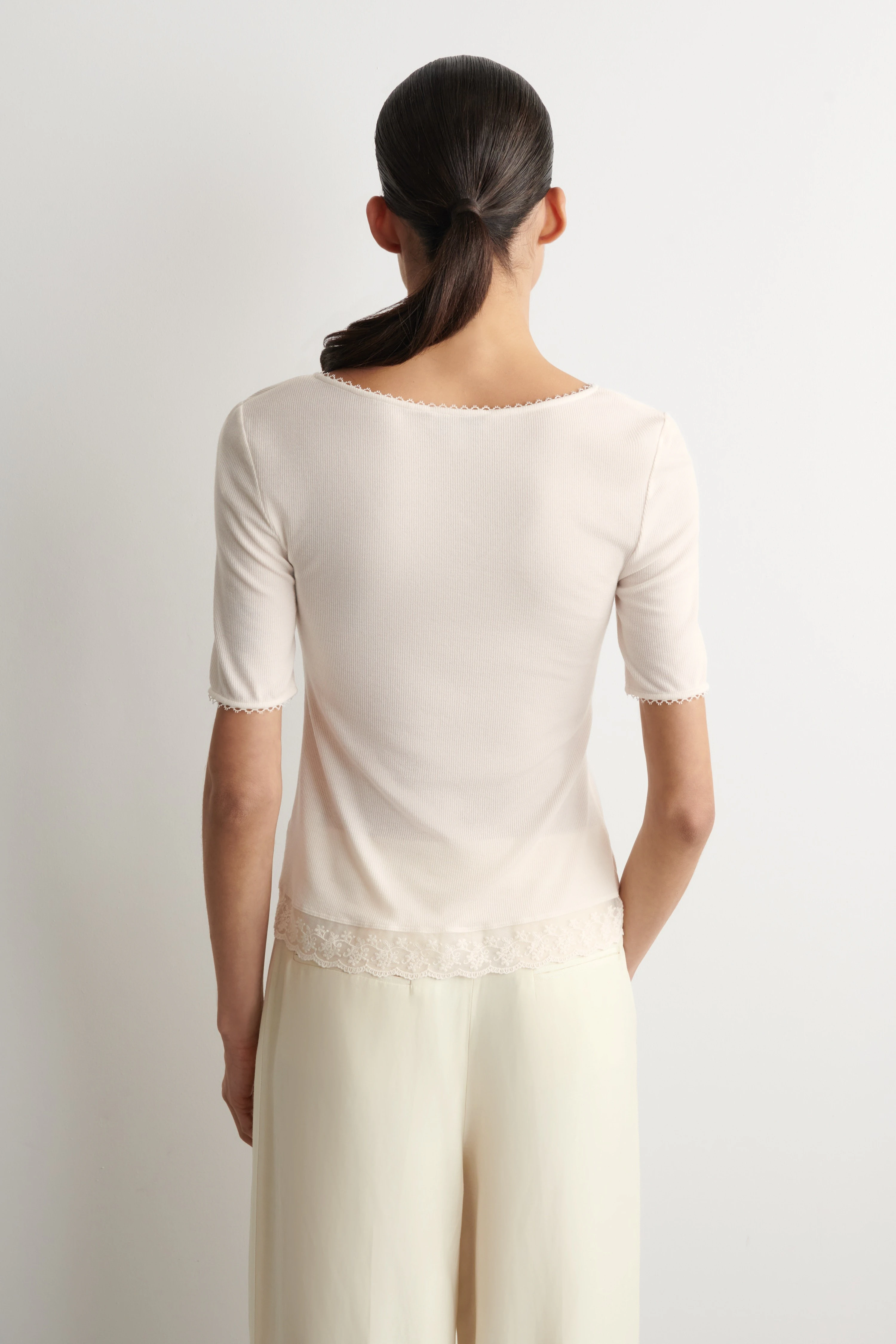 LACE-TRIMMED RIBBED V-NECK T-SHIRT - 2