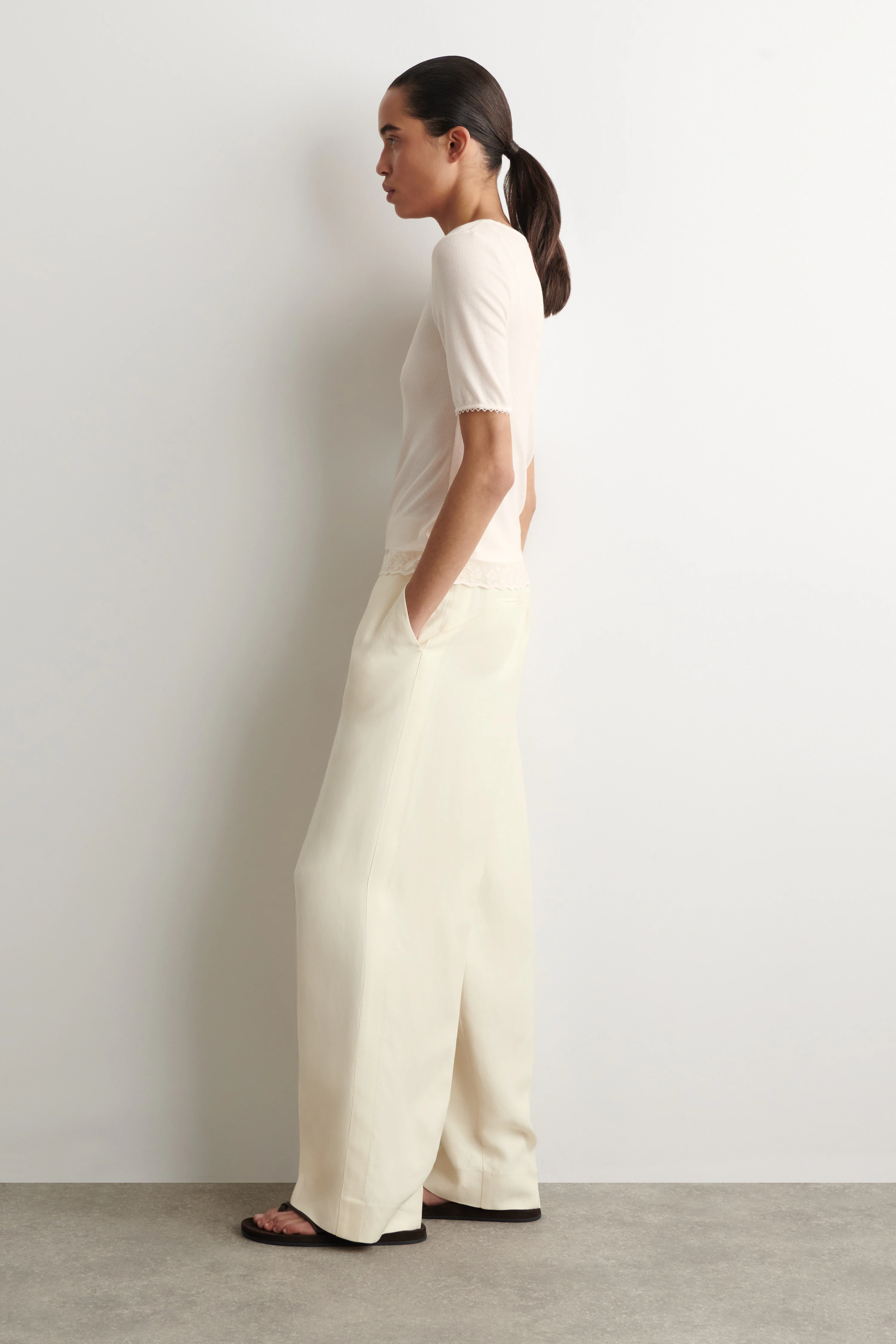 LACE-TRIMMED RIBBED V-NECK T-SHIRT - 3