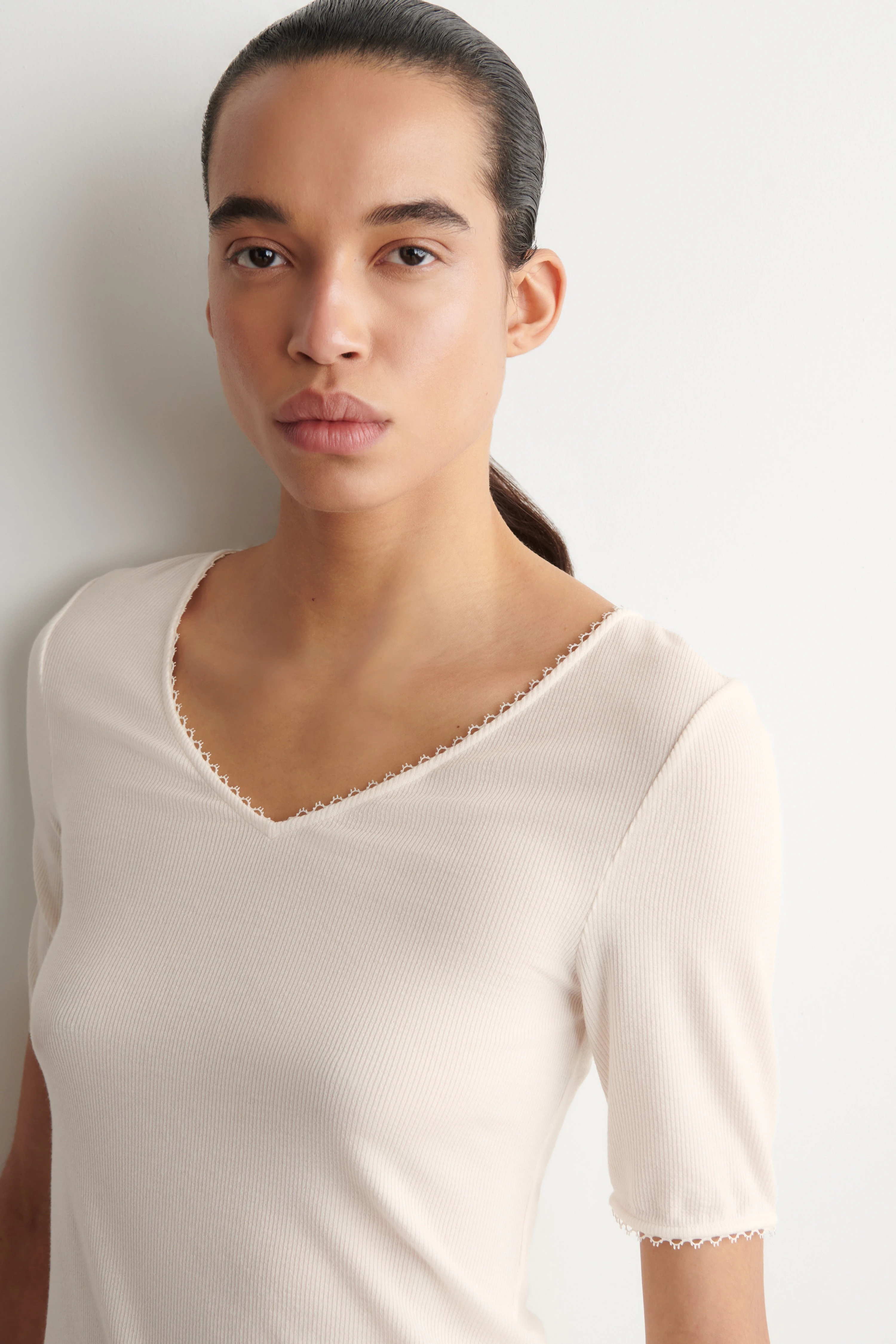 LACE-TRIMMED RIBBED V-NECK T-SHIRT - 4