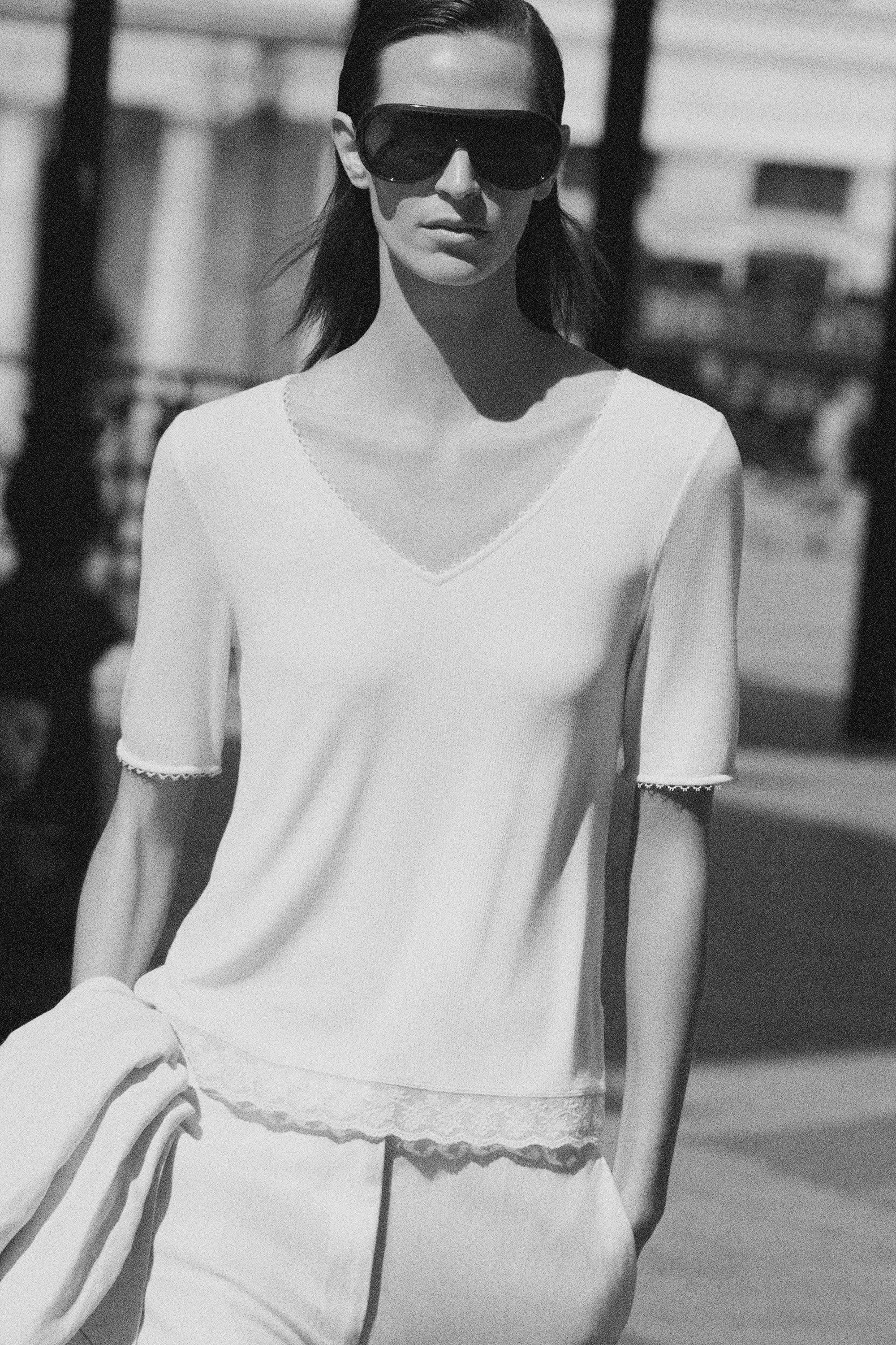 LACE-TRIMMED RIBBED V-NECK T-SHIRT - 10