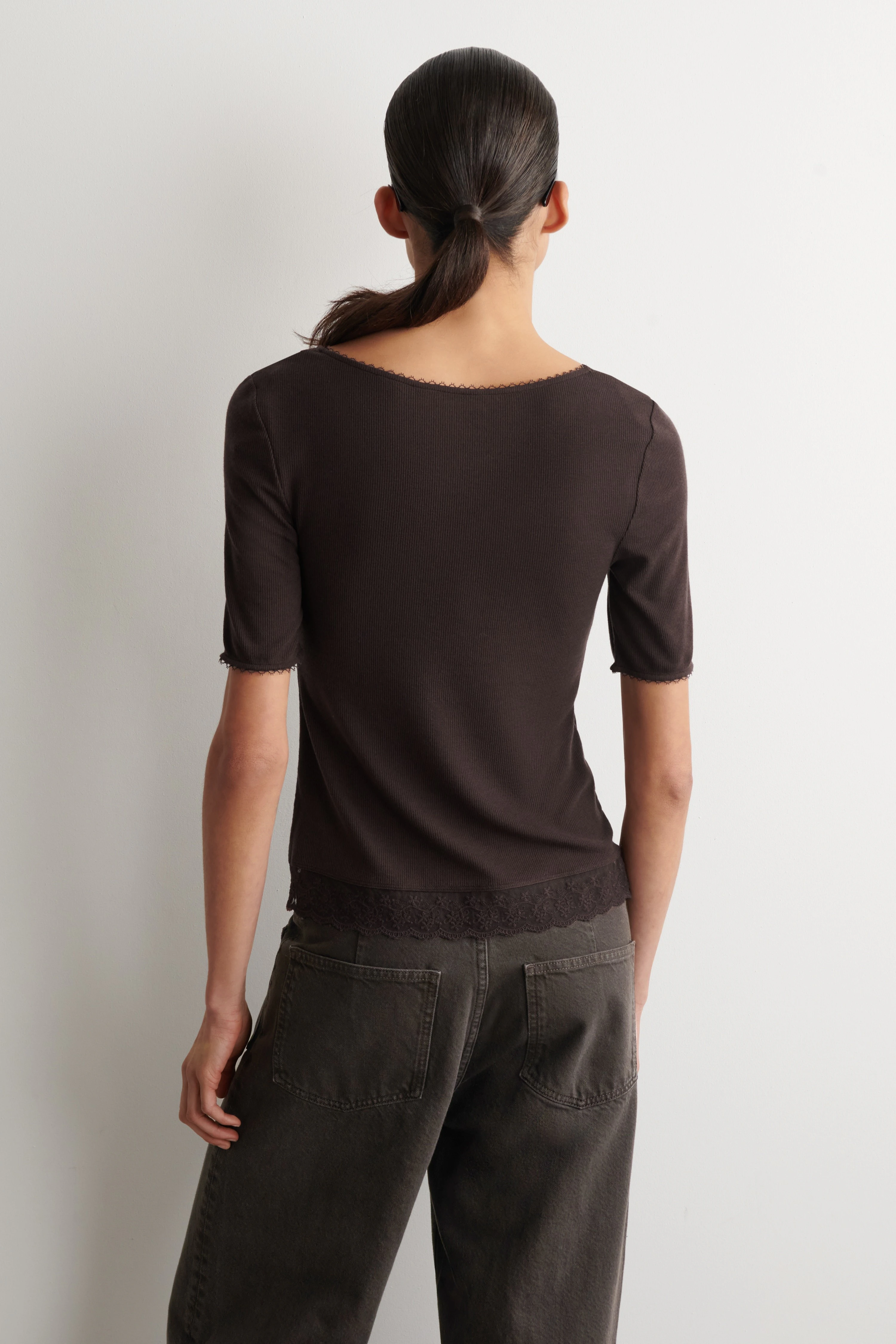 LACE-TRIMMED RIBBED V-NECK T-SHIRT - 2