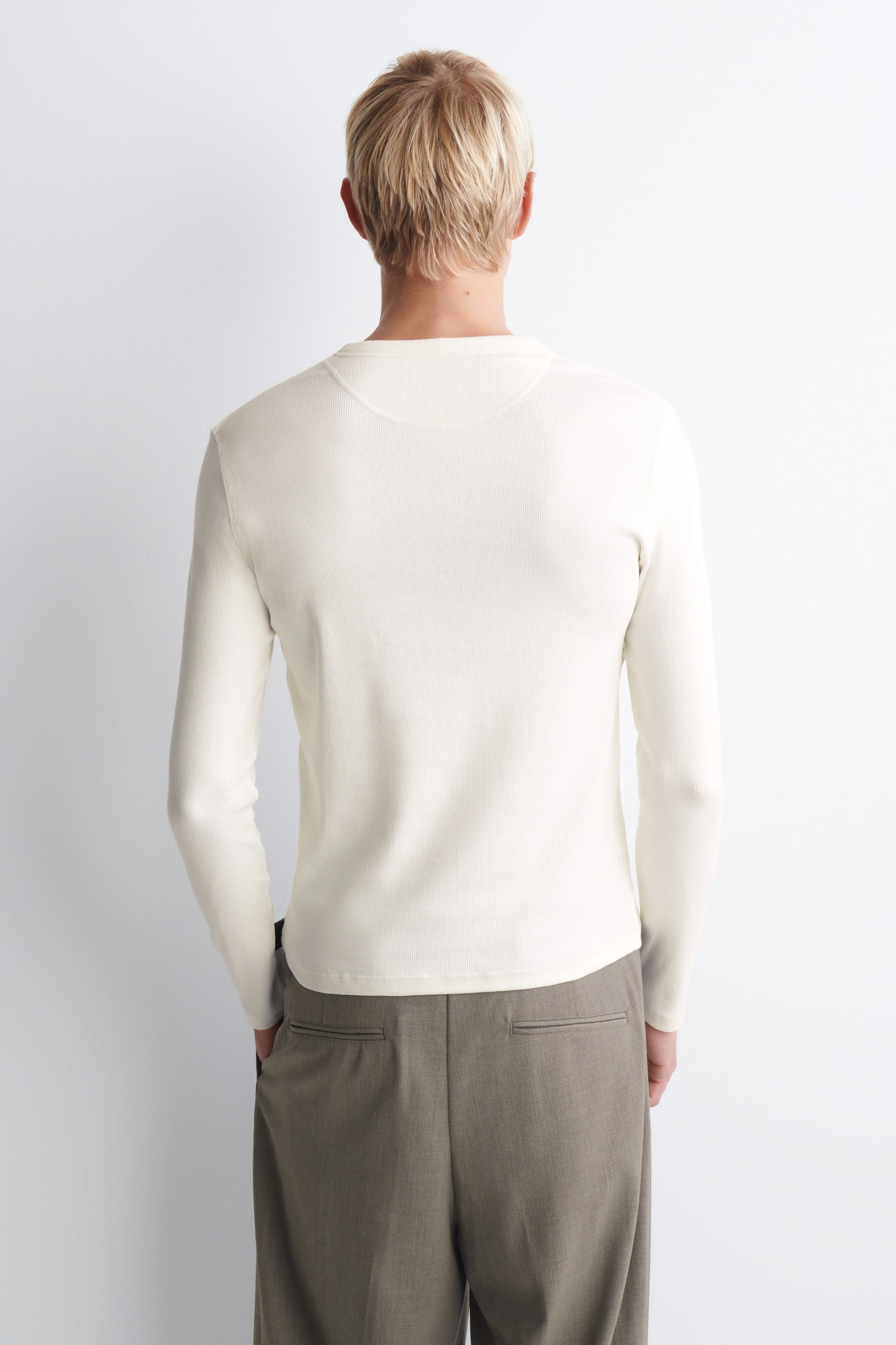 SLIM RIBBED COTTON LONG-SLEEVED HENLEY T-SHIRT - 2