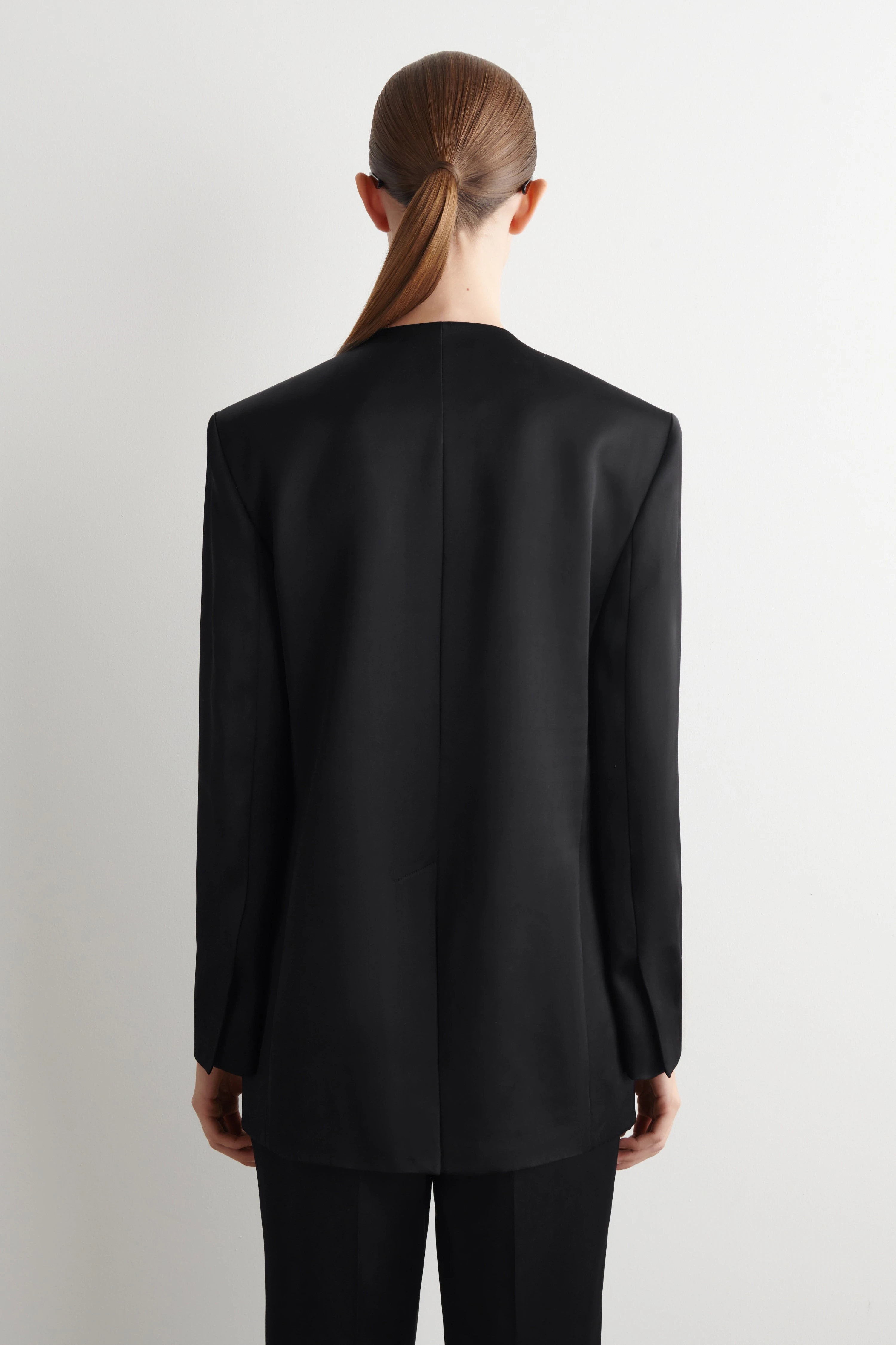STRUCTURED COLLARLESS SATIN BLAZER - 2