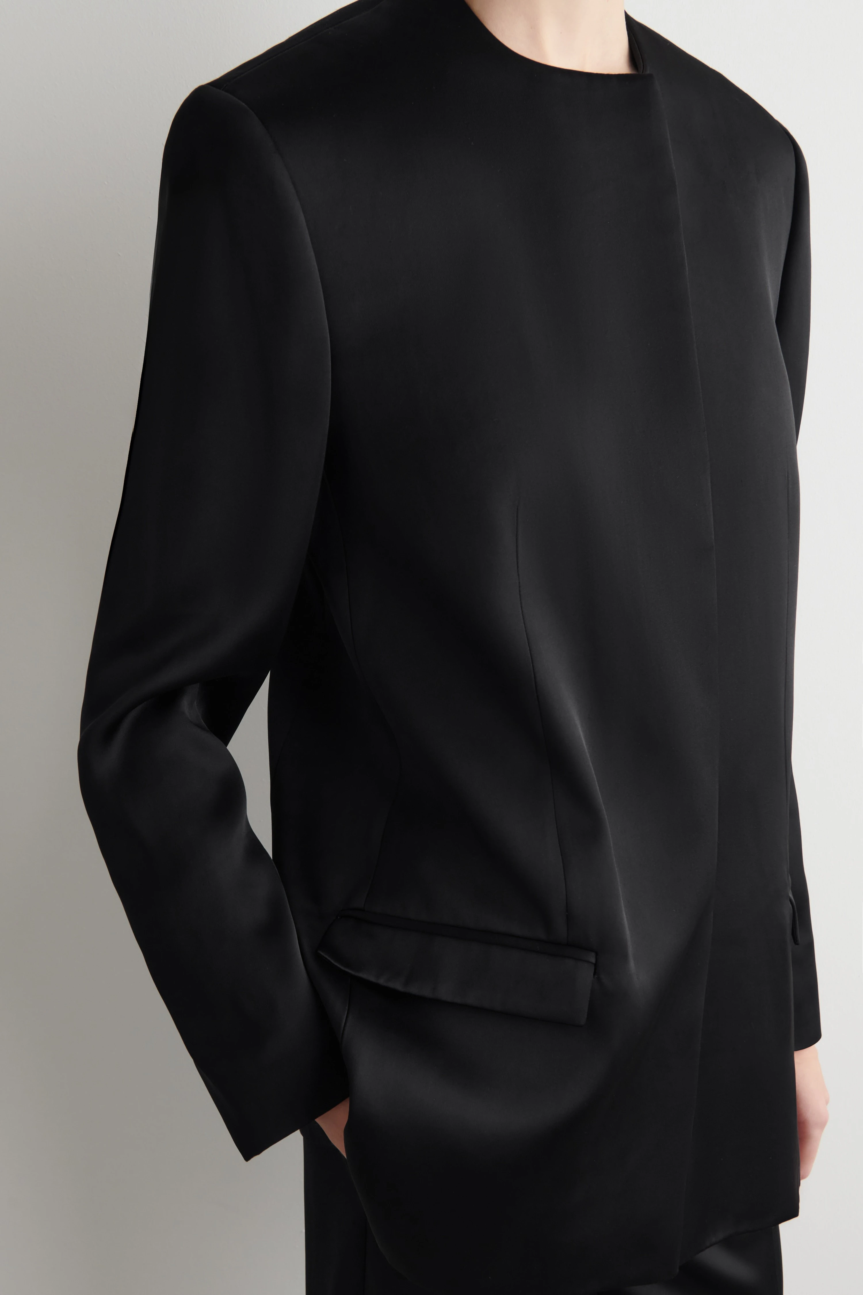 STRUCTURED COLLARLESS SATIN BLAZER - 4