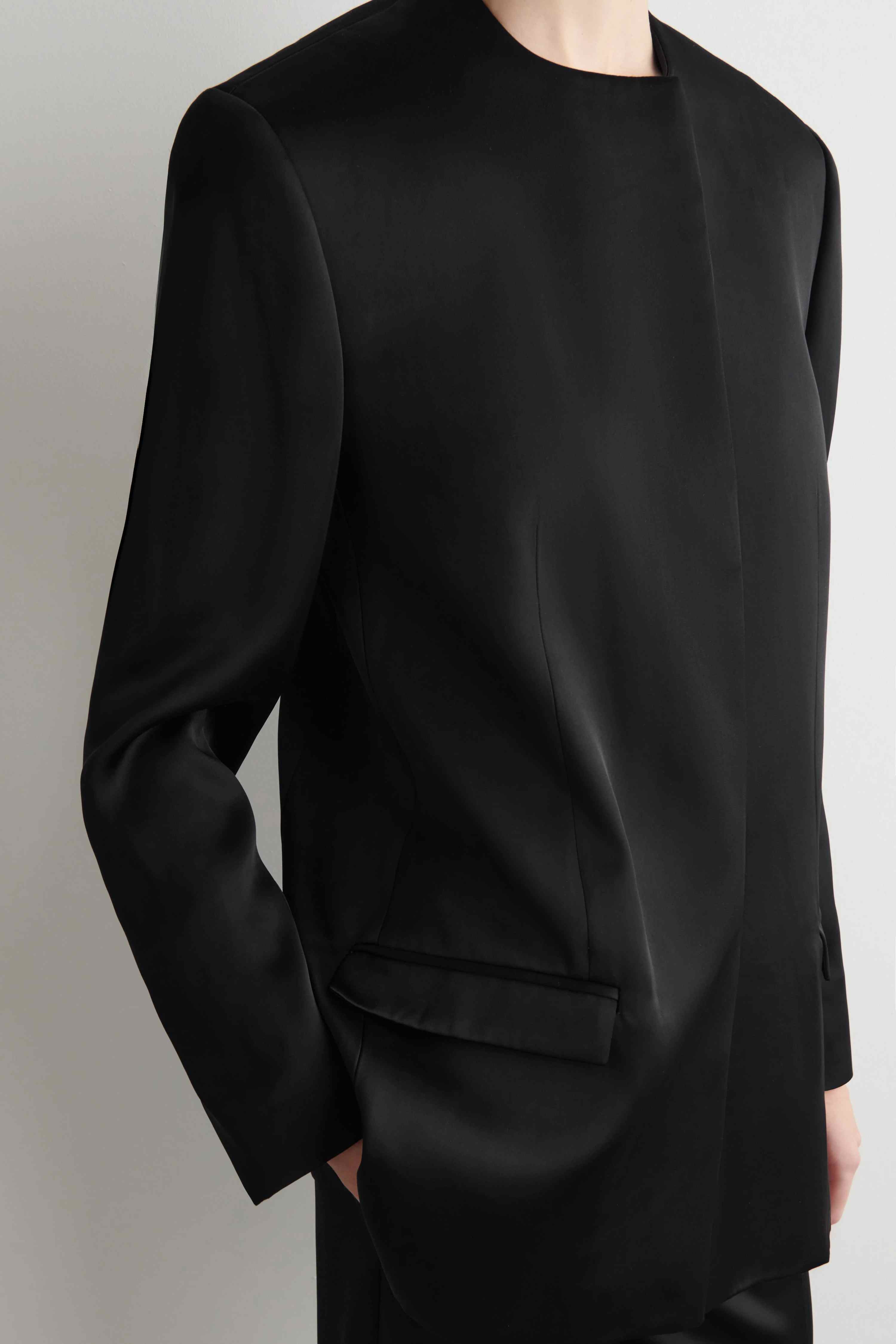 STRUCTURED COLLARLESS SATIN BLAZER - 4