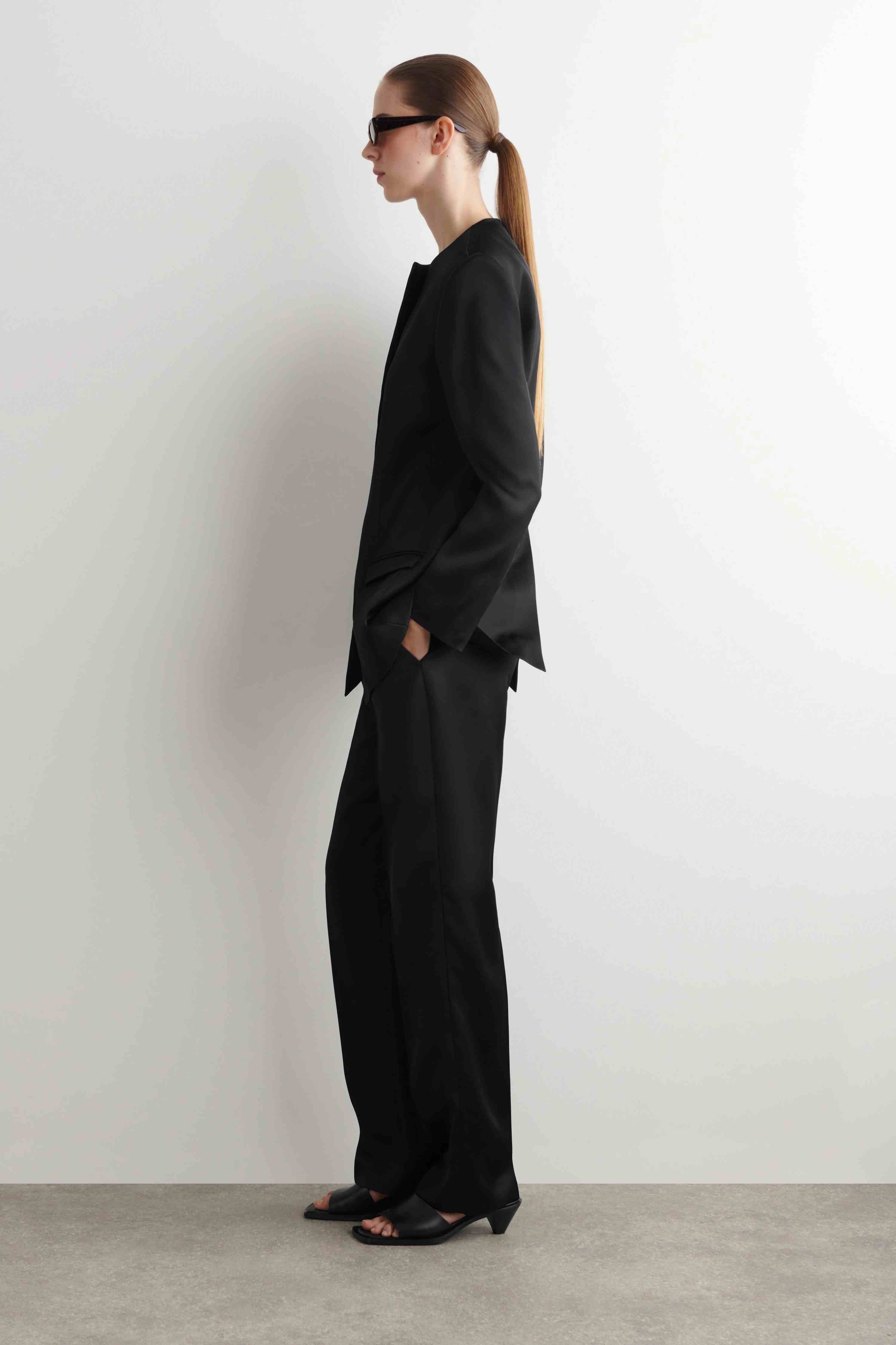STRUCTURED COLLARLESS SATIN BLAZER - 5