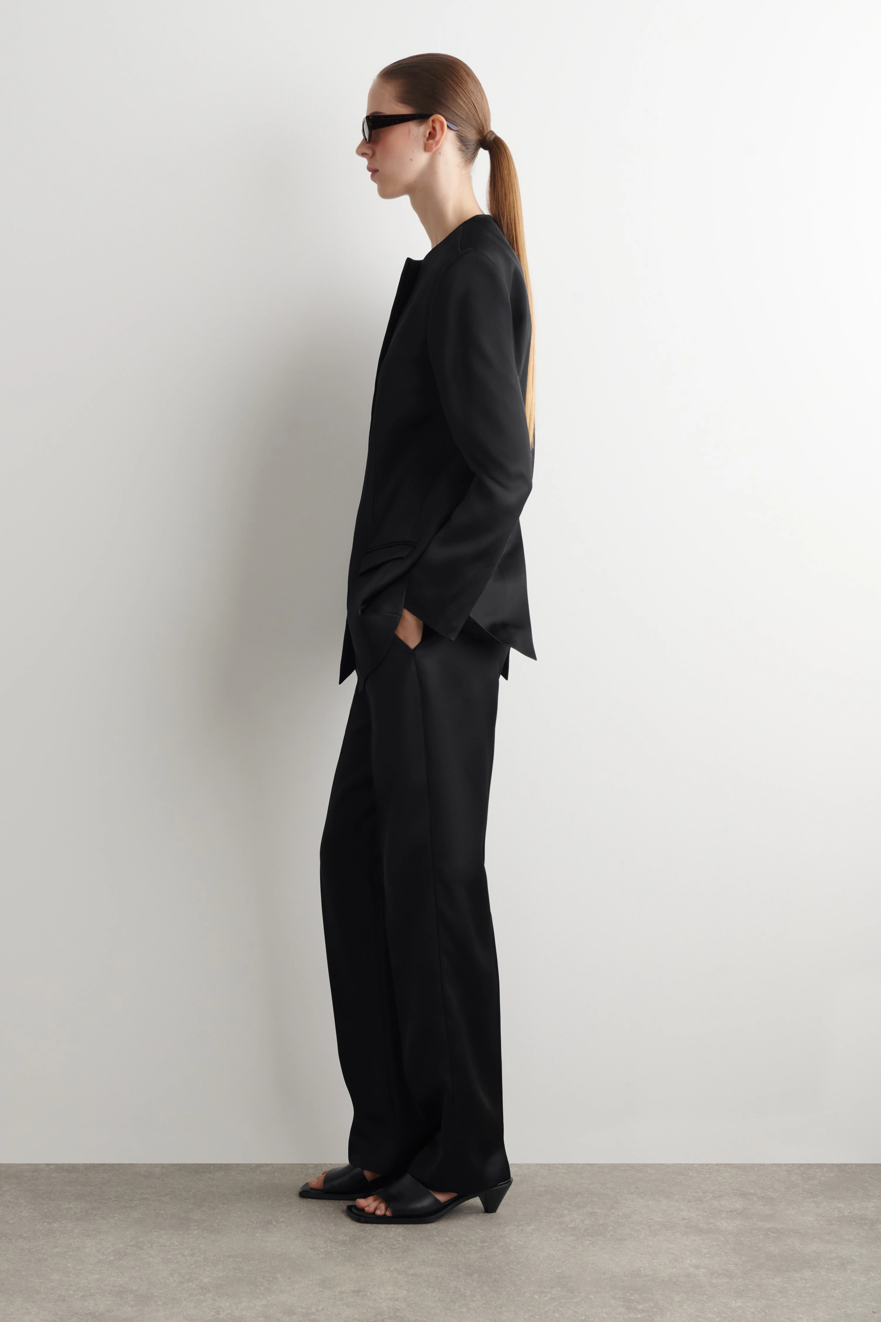 STRUCTURED COLLARLESS SATIN BLAZER - 5