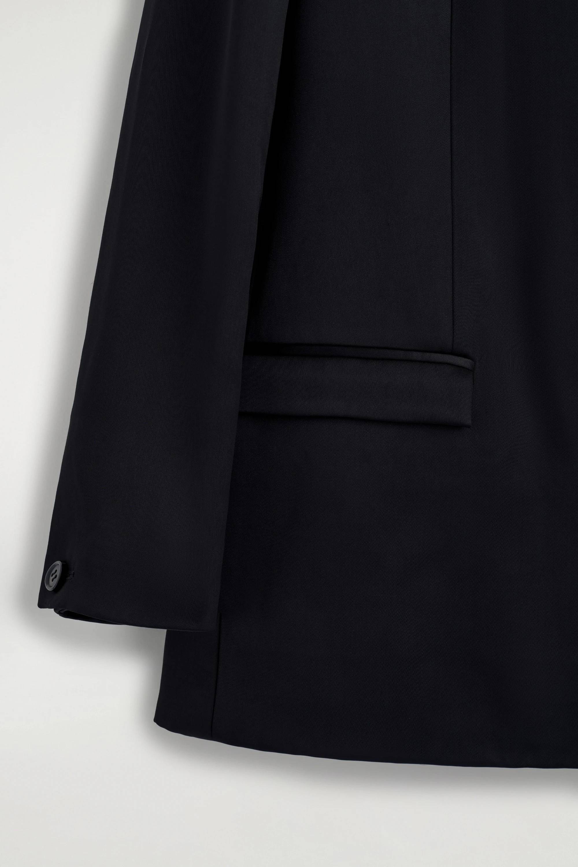 STRUCTURED COLLARLESS SATIN BLAZER - 7