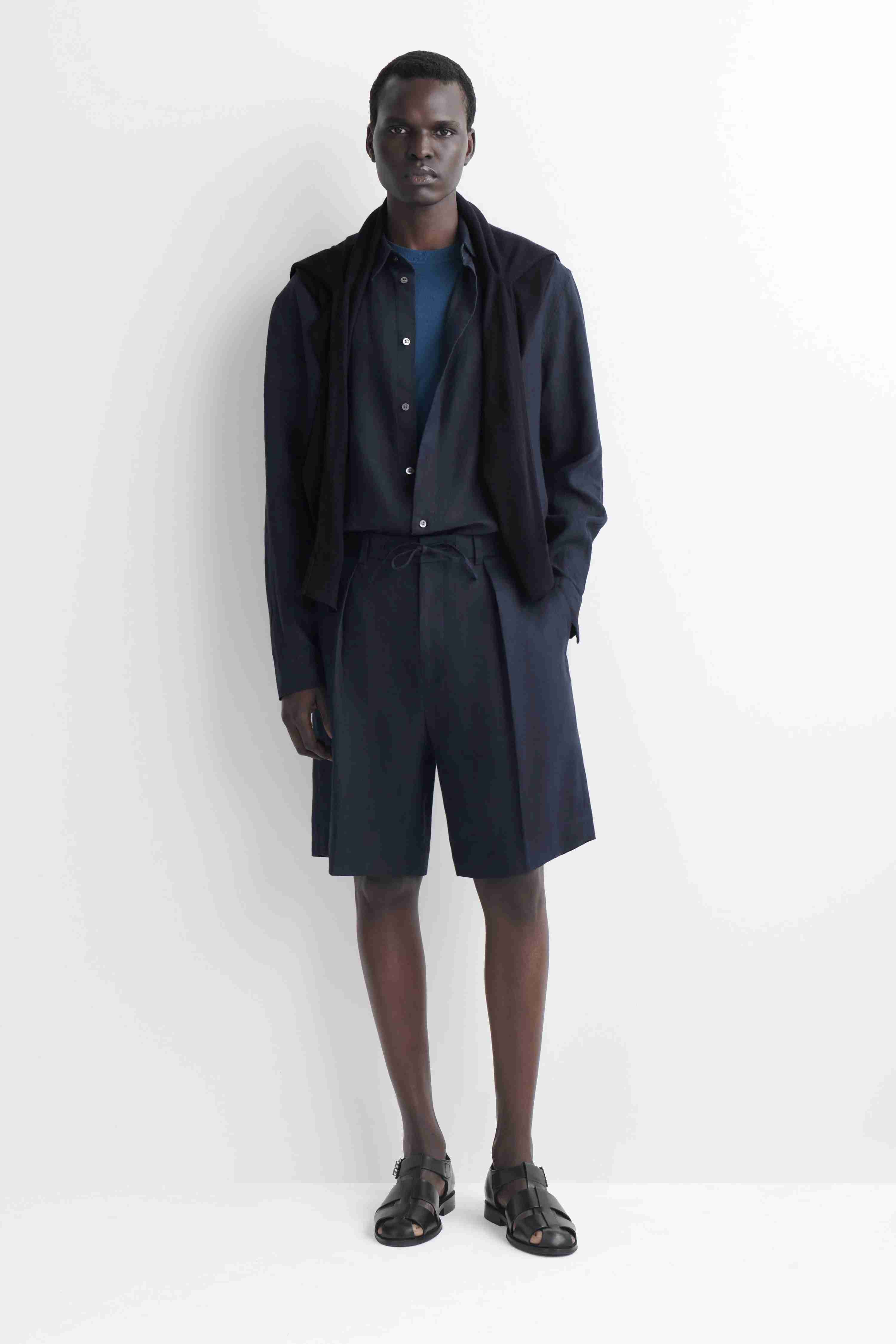 PLEATED LINEN DRAWSTRING SHORTS