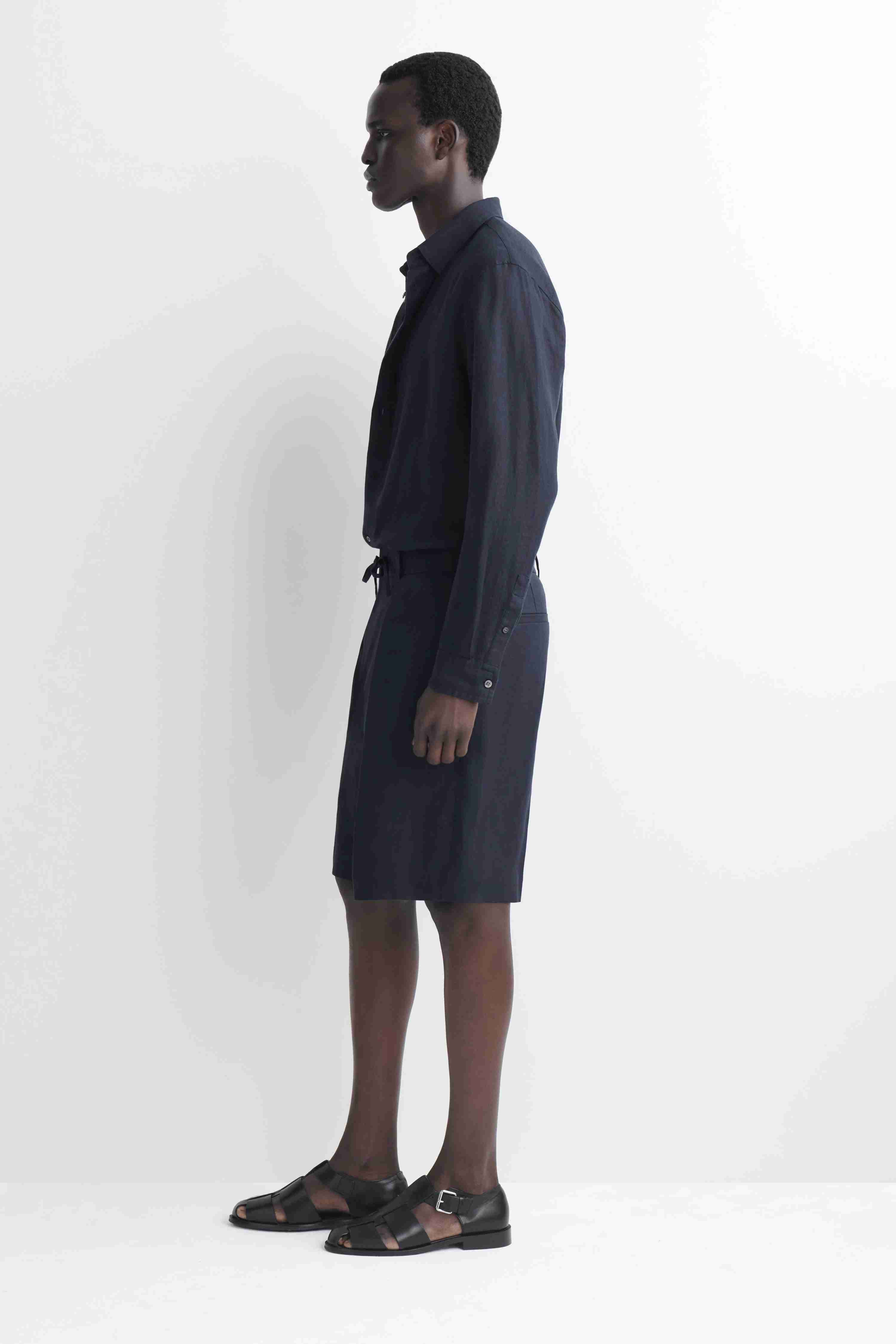 PLEATED LINEN DRAWSTRING SHORTS