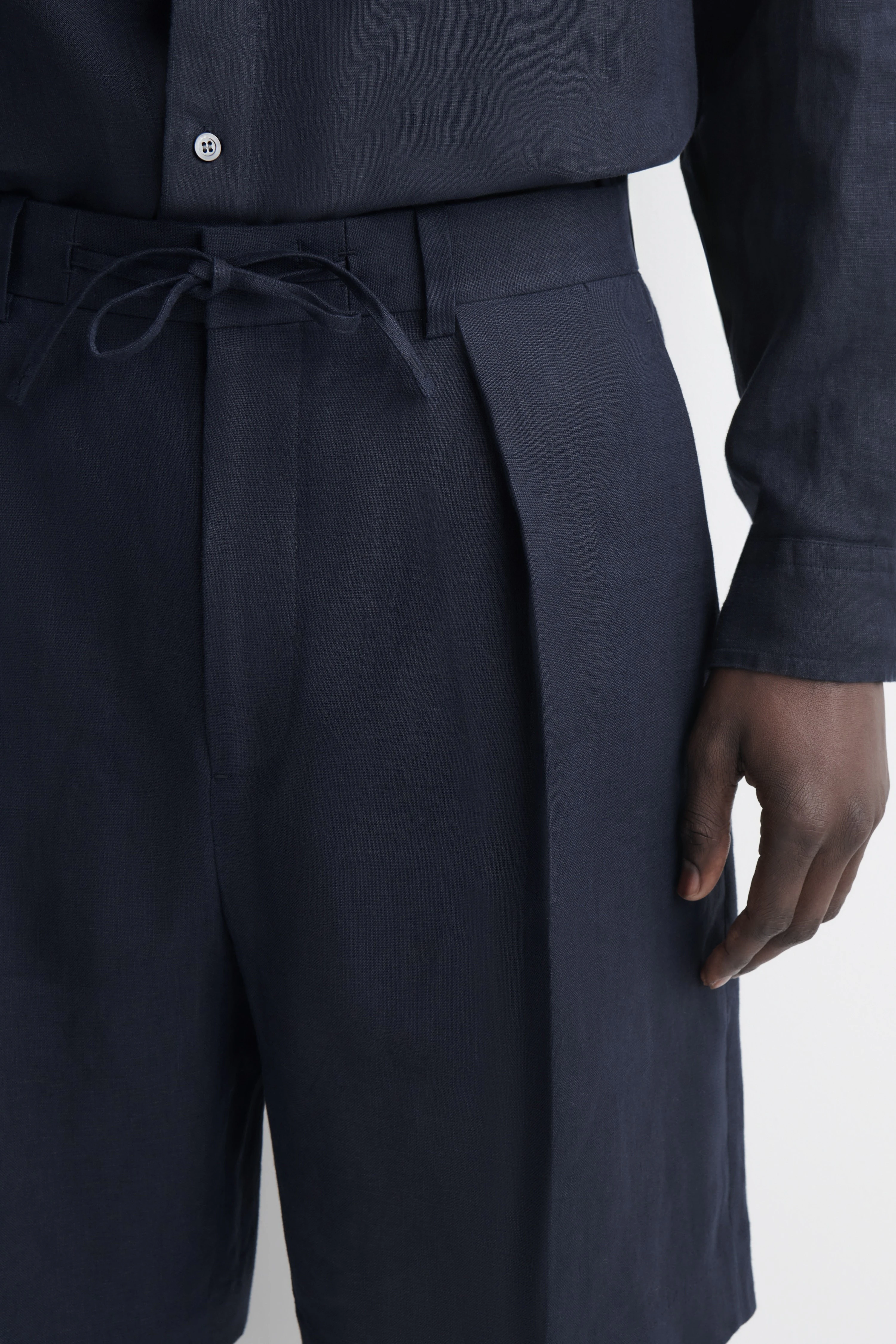 PLEATED LINEN DRAWSTRING SHORTS - 4