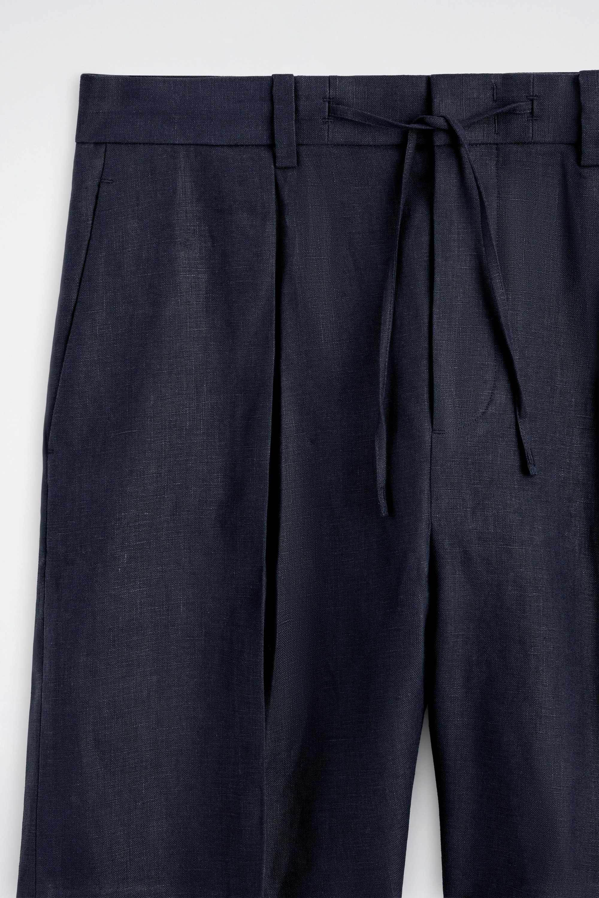 PLEATED LINEN DRAWSTRING SHORTS