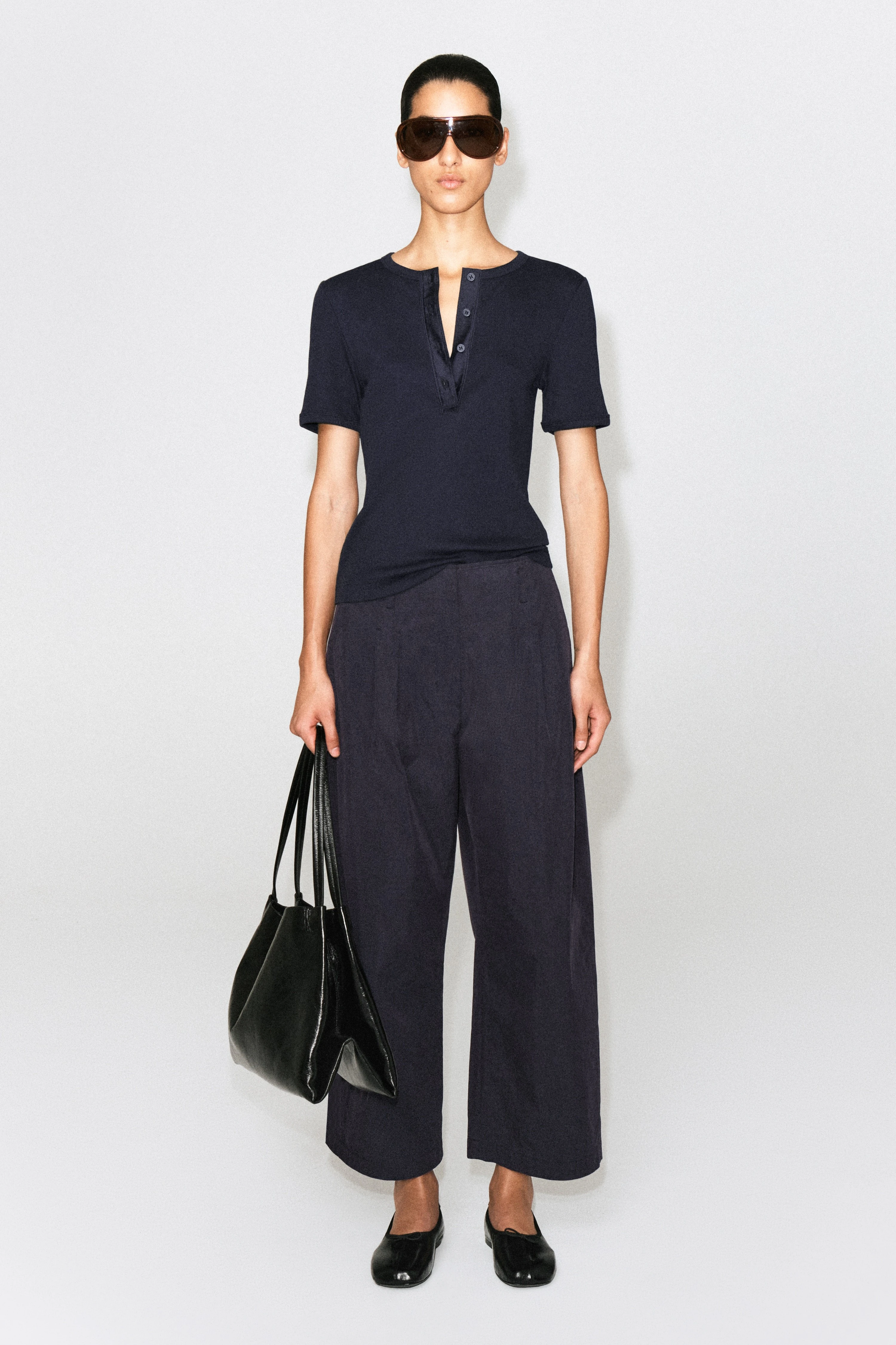 PLEATED COTTON BARREL-LEG TROUSERS - 4