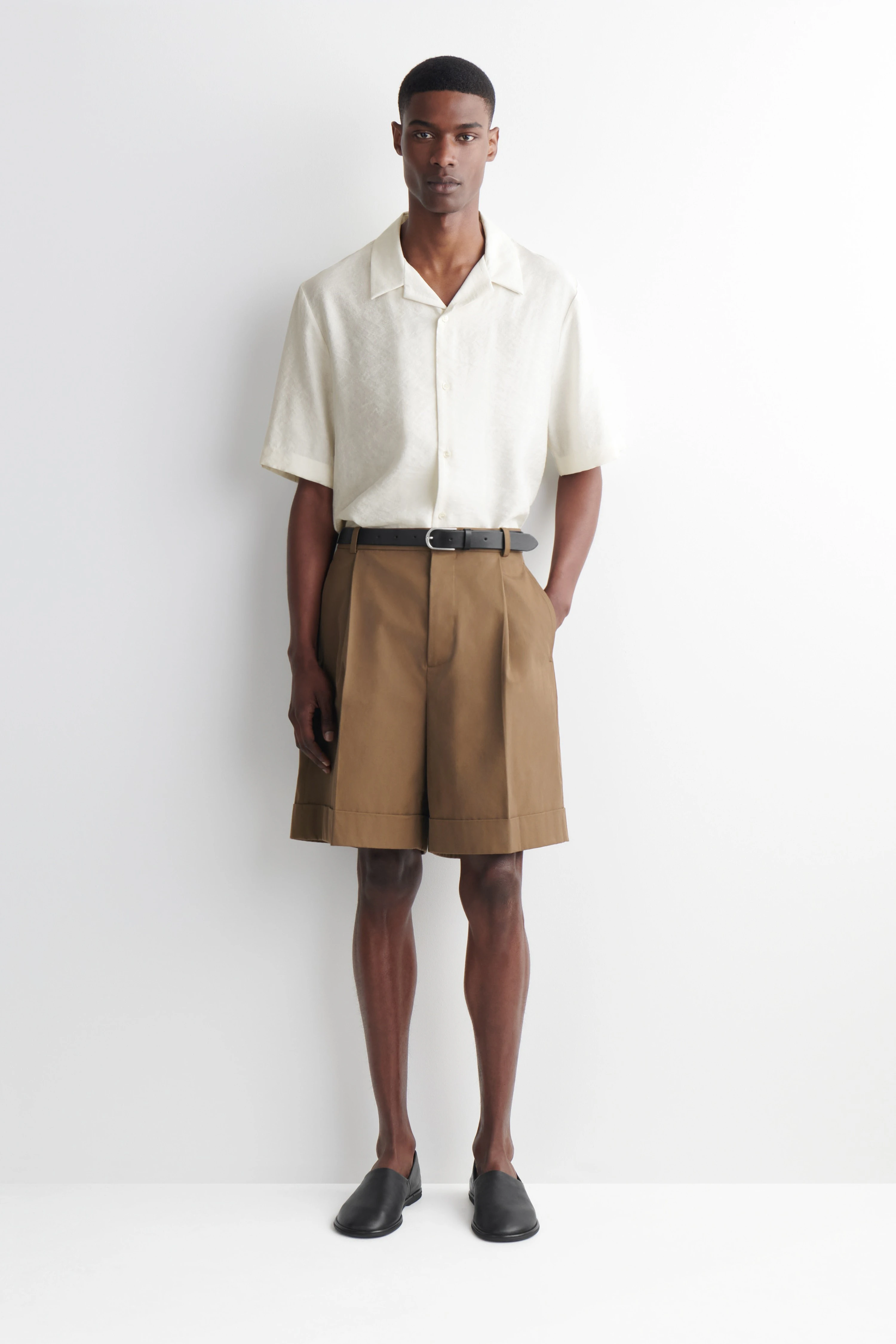 PLEATED TURN-UP COTTON CHINO SHORTS