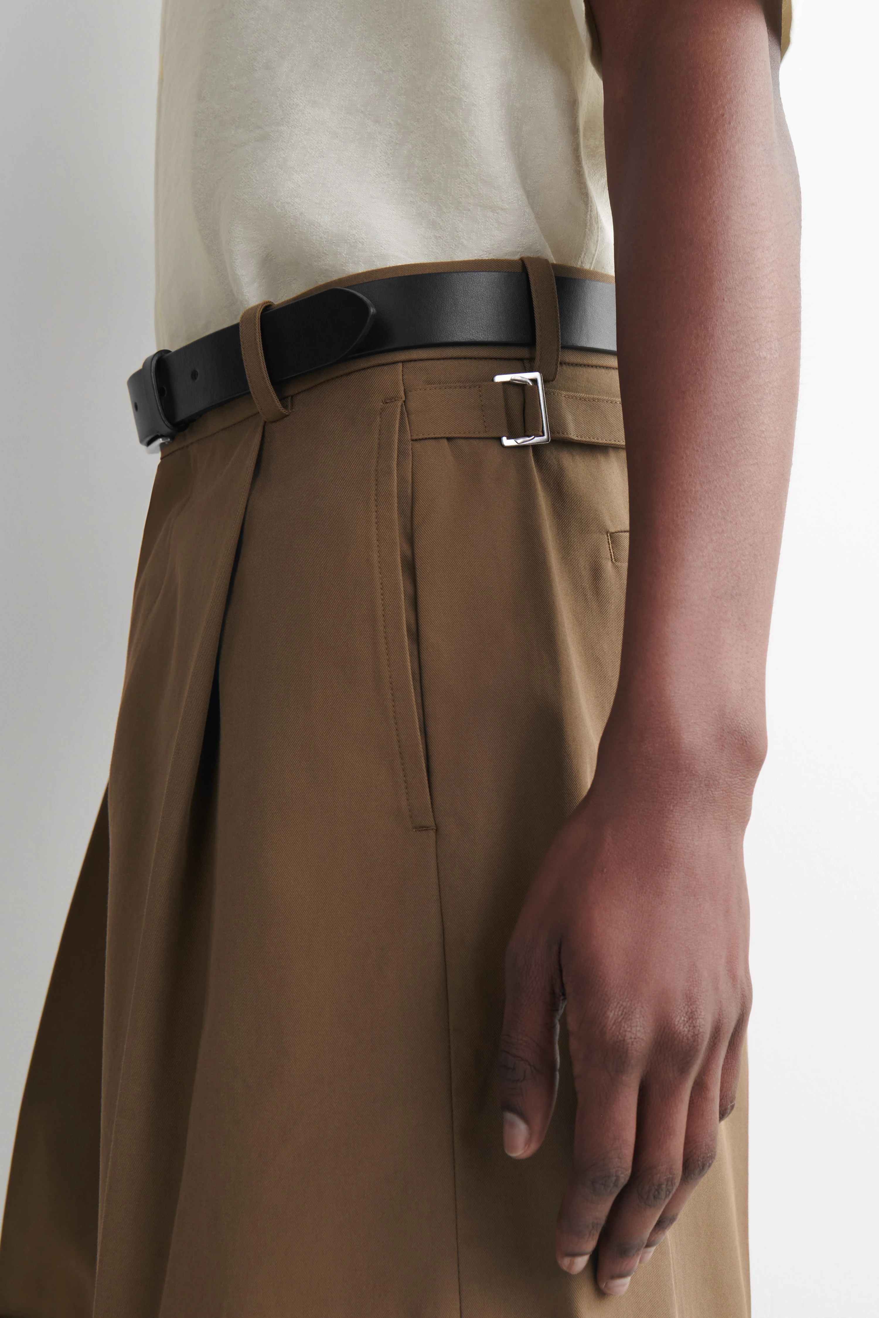PLEATED TURN-UP COTTON CHINO SHORTS - 3