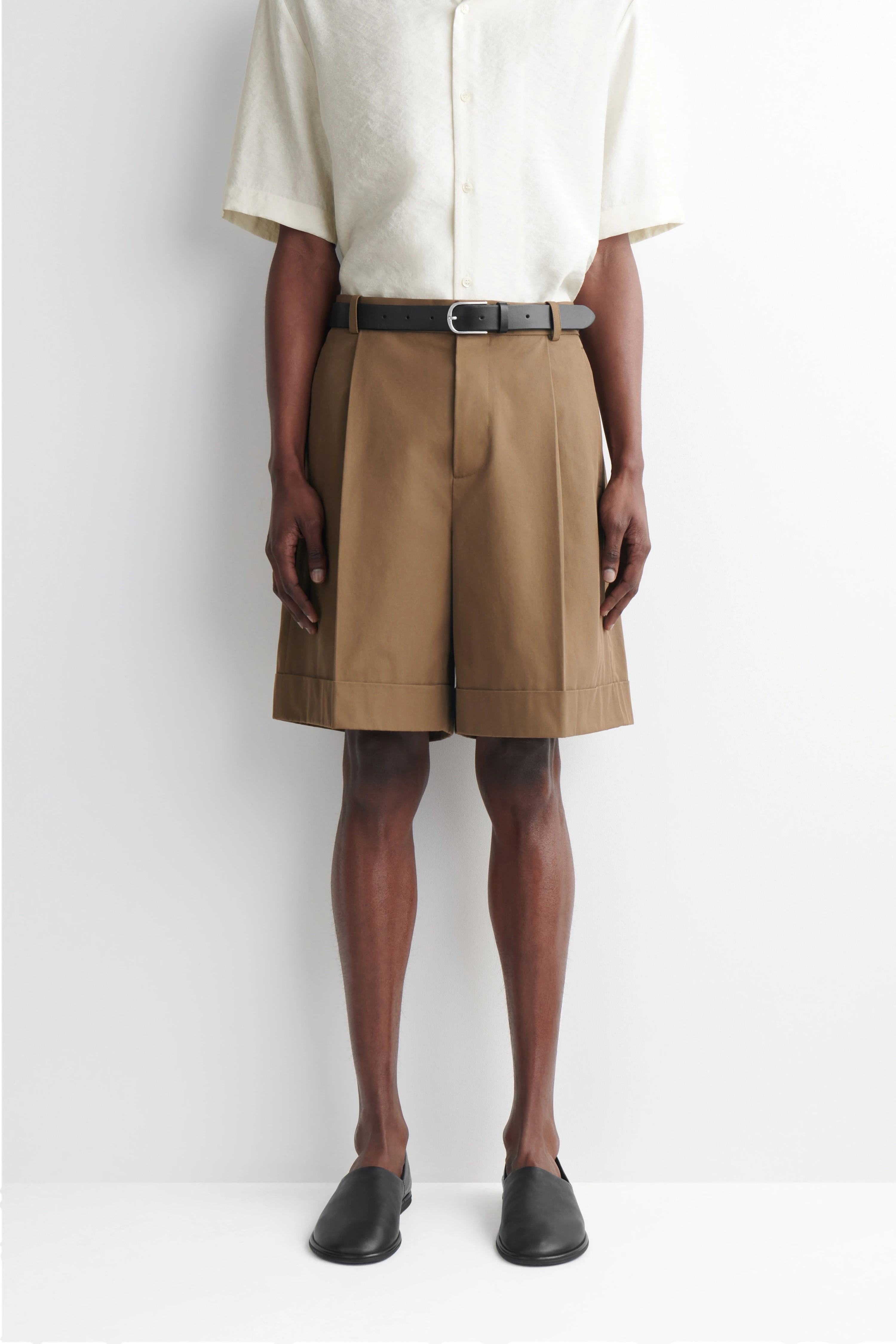 PLEATED TURN-UP COTTON CHINO SHORTS - 4