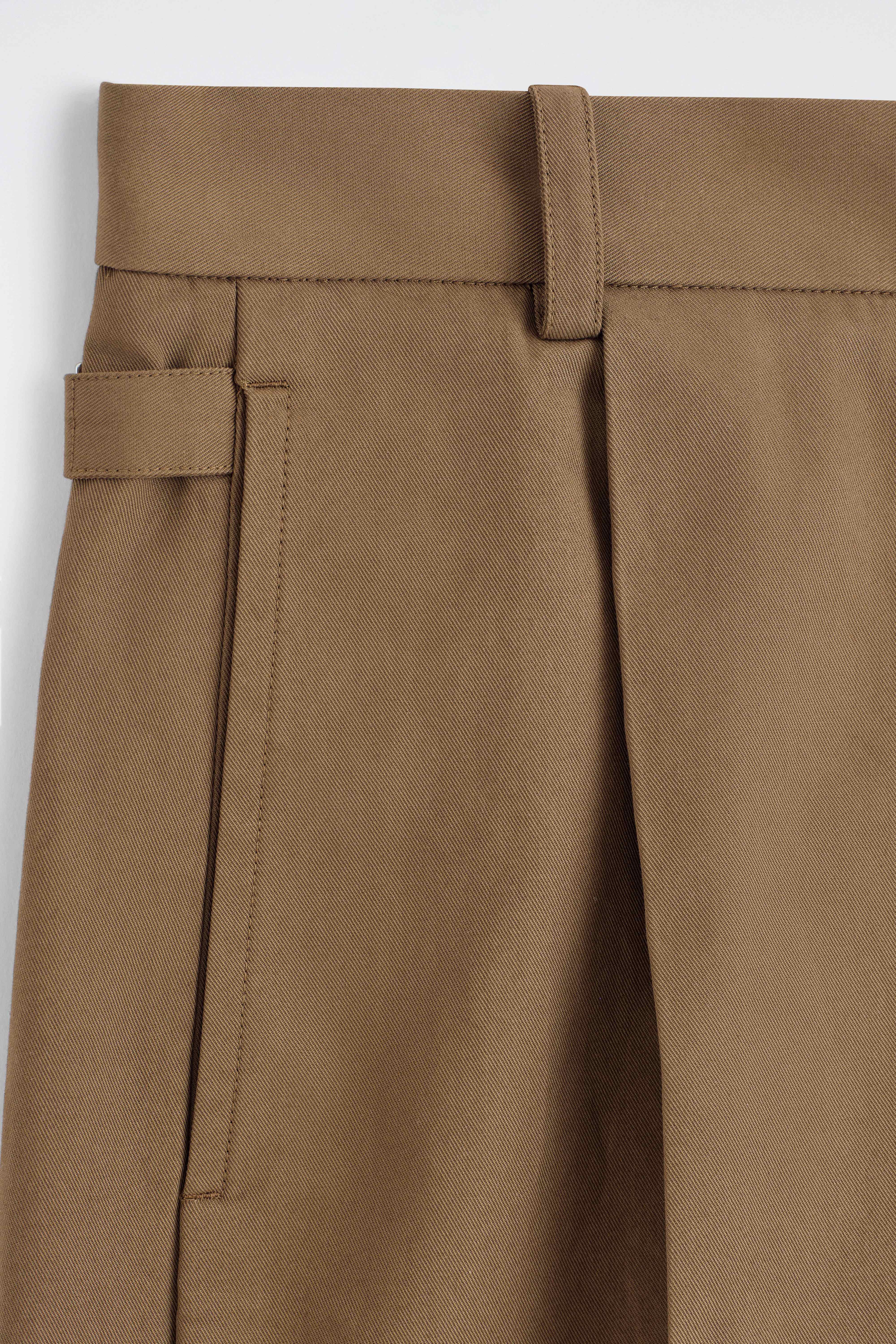 PLEATED TURN-UP COTTON CHINO SHORTS - 6