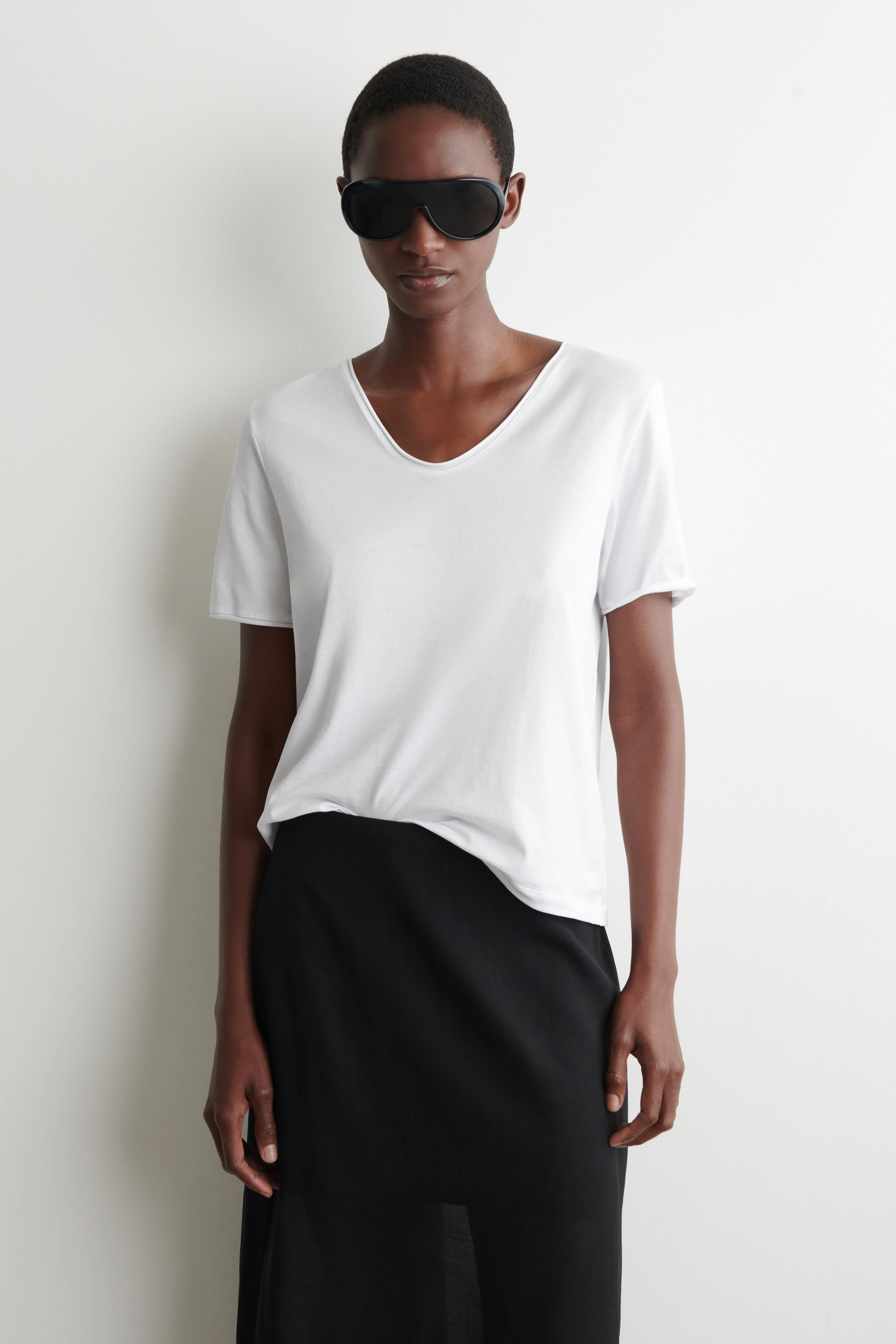 U-NECK LIGHTWEIGHT COTTON T-SHIRT - 1