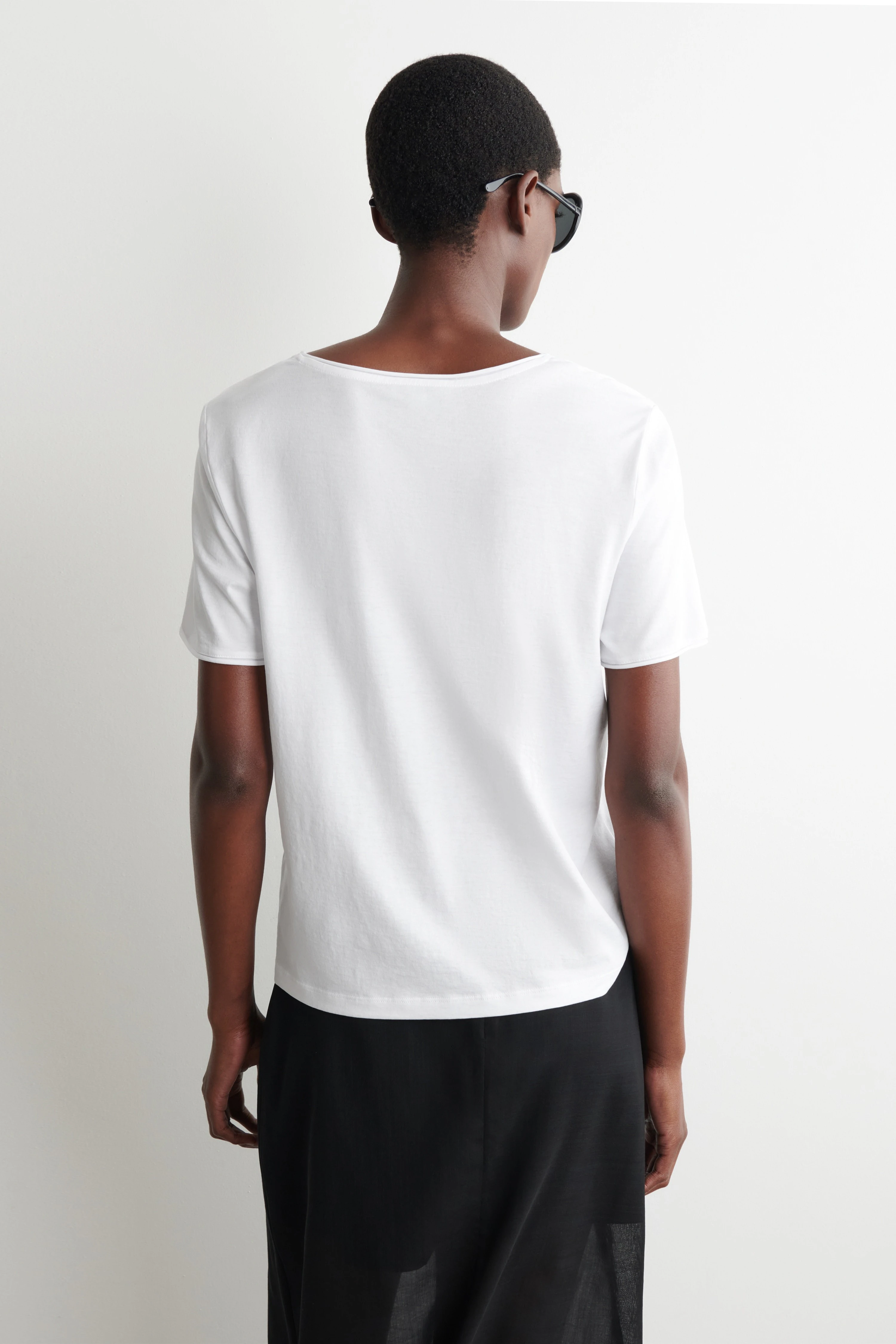 U-NECK LIGHTWEIGHT COTTON T-SHIRT - 2
