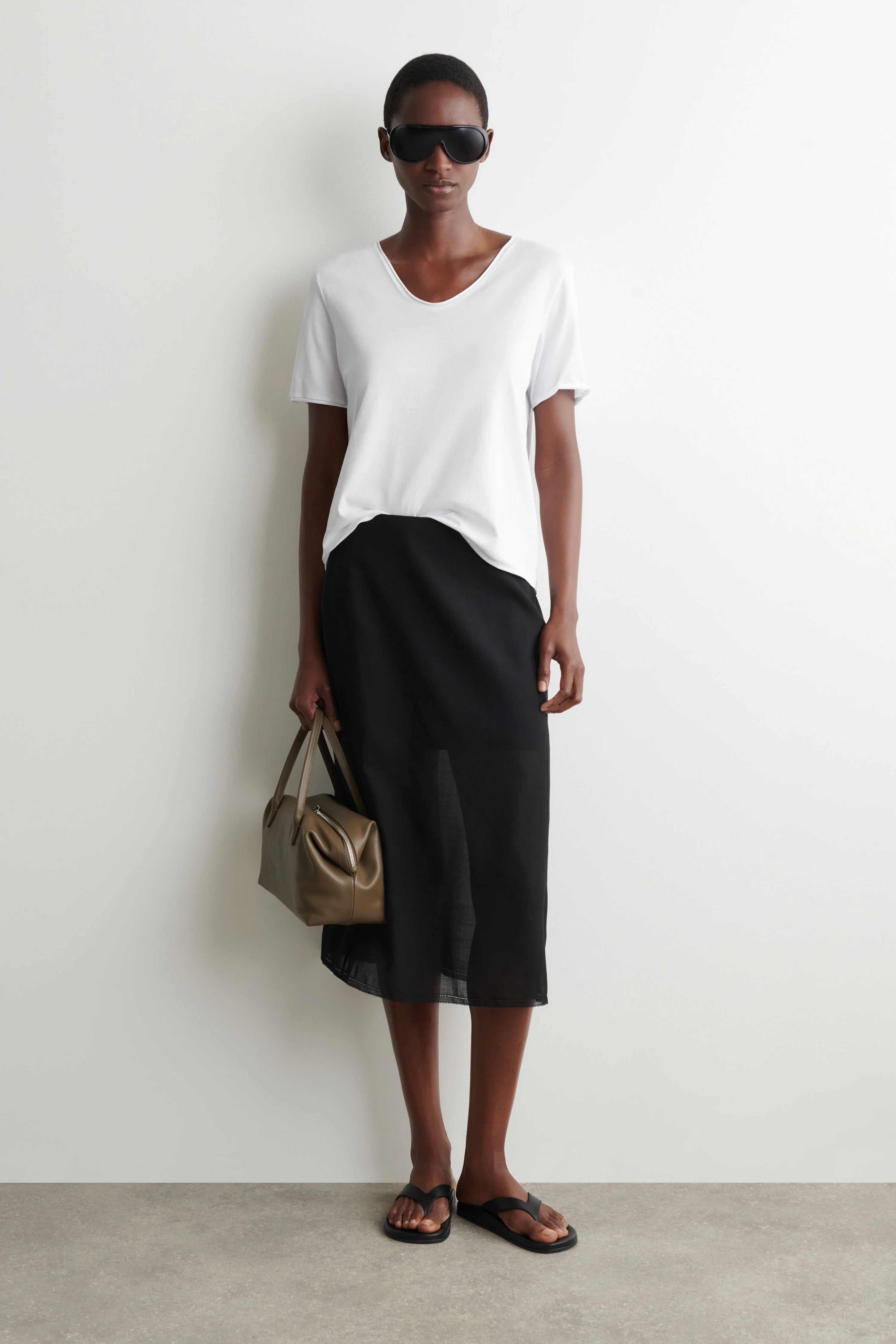 U-NECK LIGHTWEIGHT COTTON T-SHIRT - 3