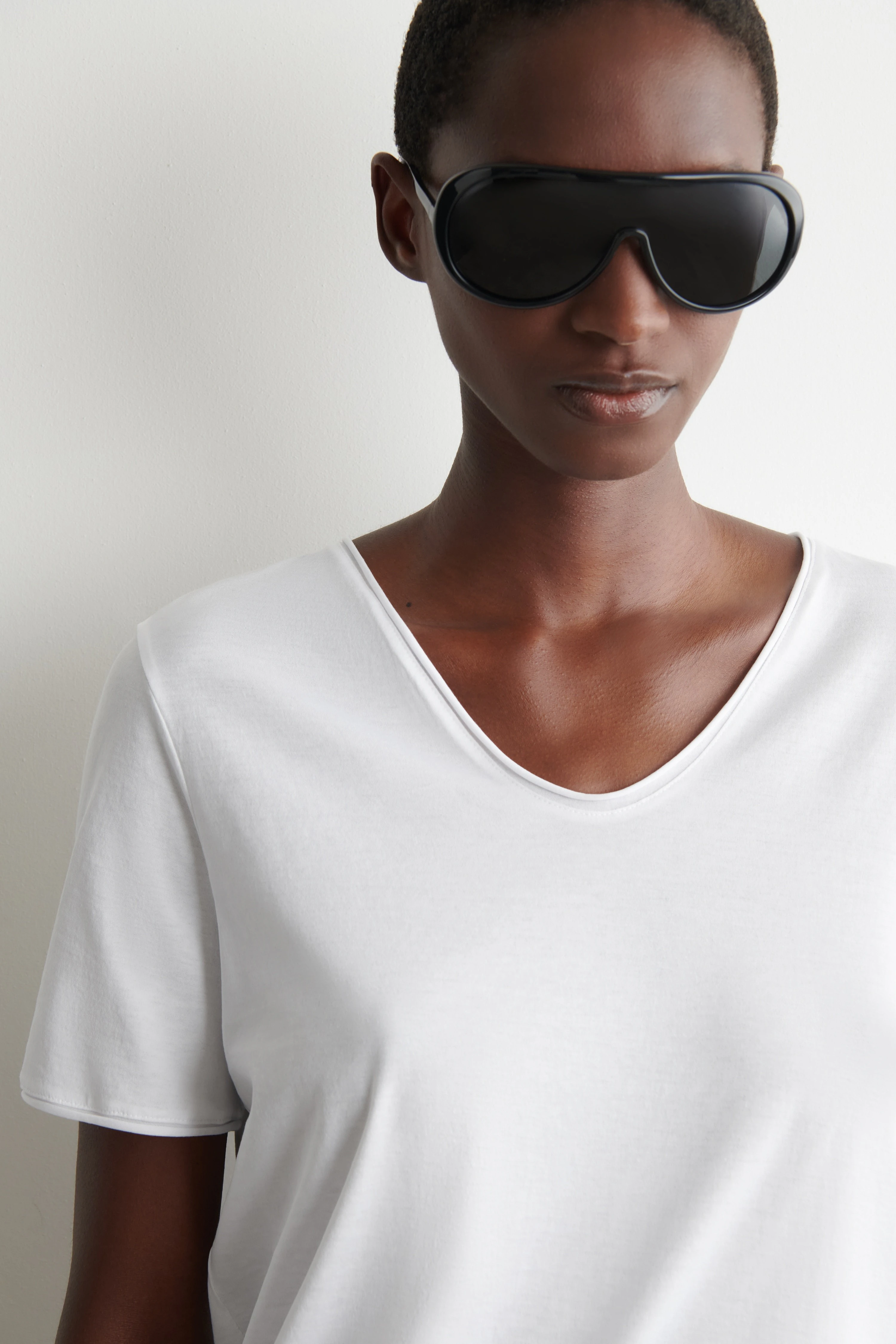 U-NECK LIGHTWEIGHT COTTON T-SHIRT - 4