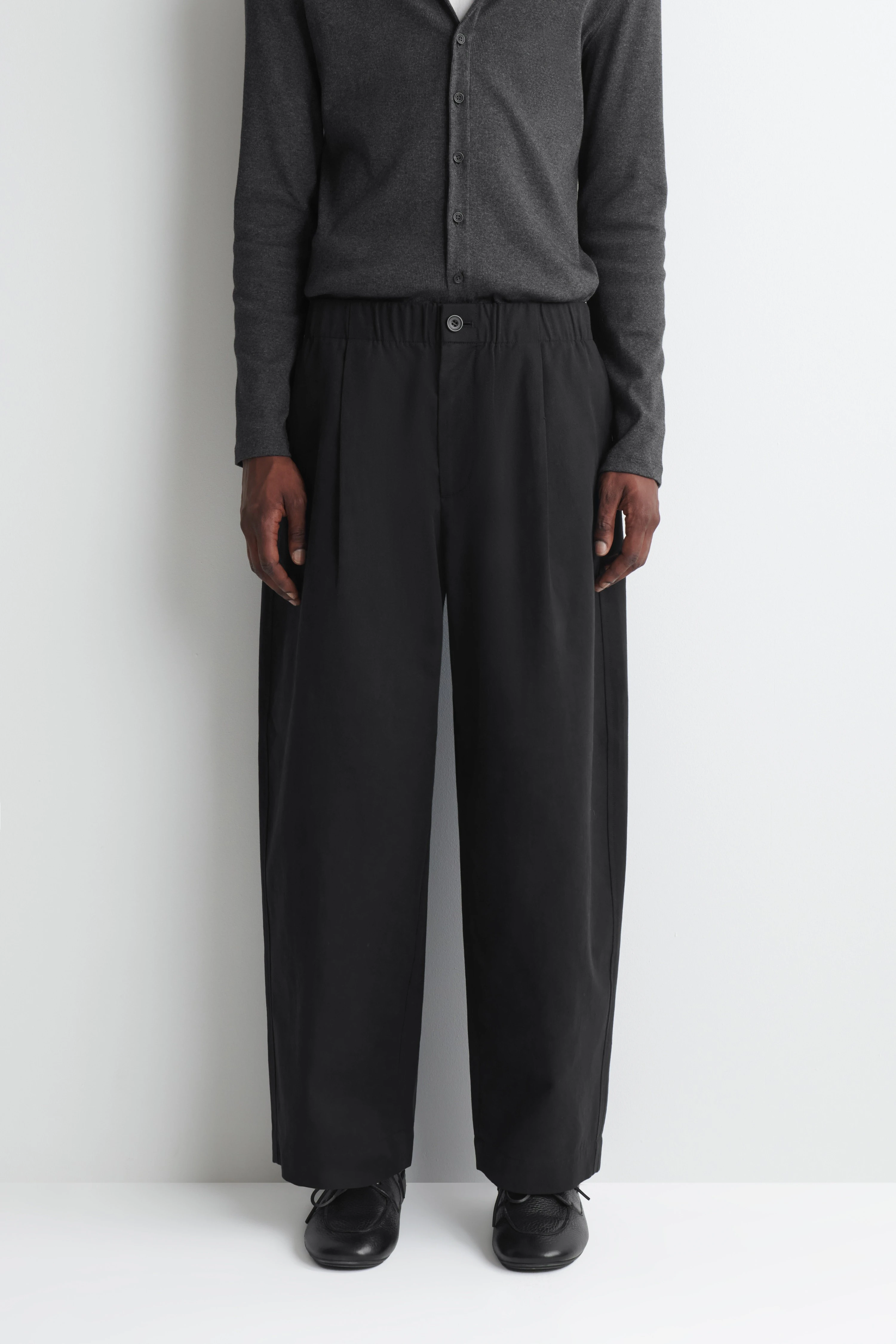 PLEATED RELAXED-FIT BARREL-LEG TROUSERS - 3