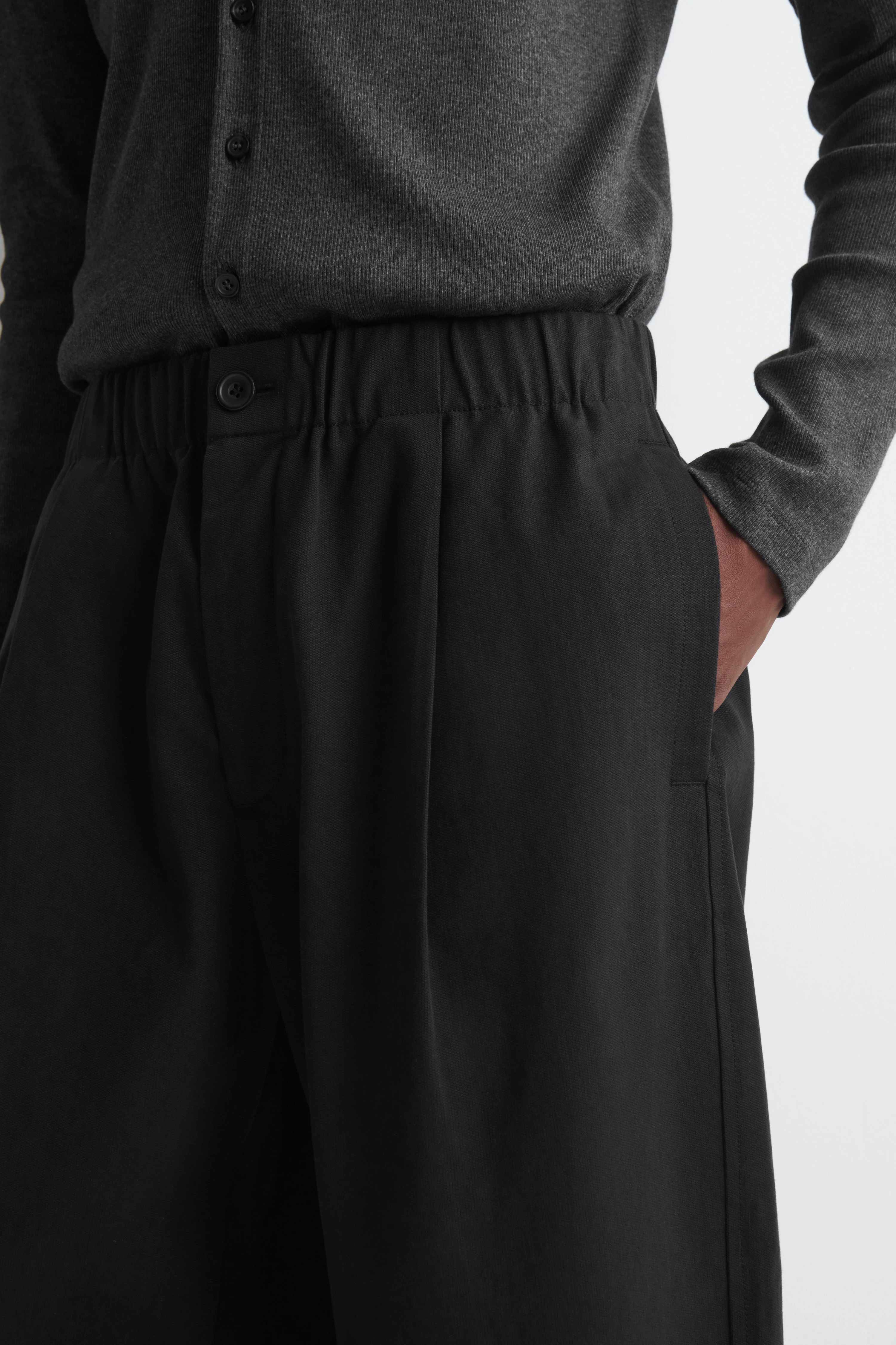 PLEATED RELAXED-FIT BARREL-LEG TROUSERS - 5