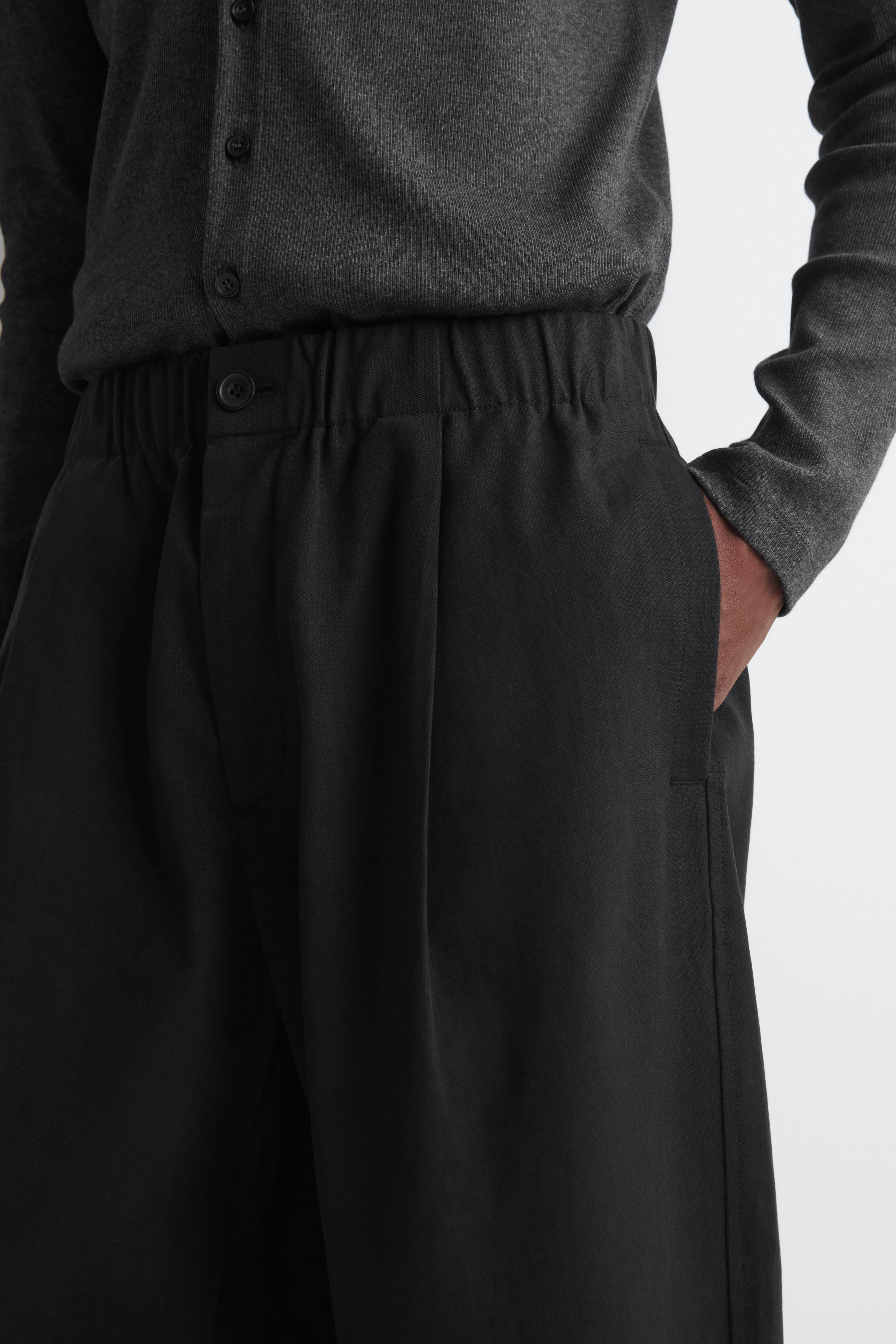 PLEATED RELAXED-FIT BARREL-LEG TROUSERS - 5