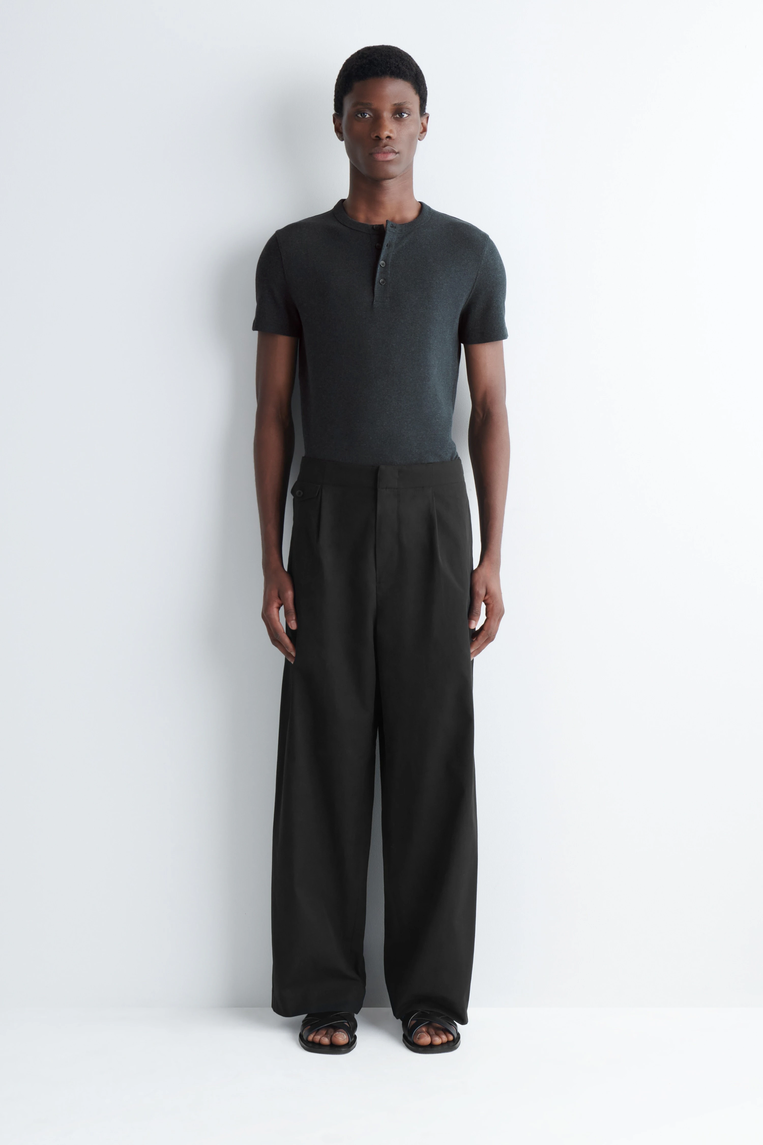 POCKET-DETAIL RELAXED-FIT WIDE-LEG TROUSERS
