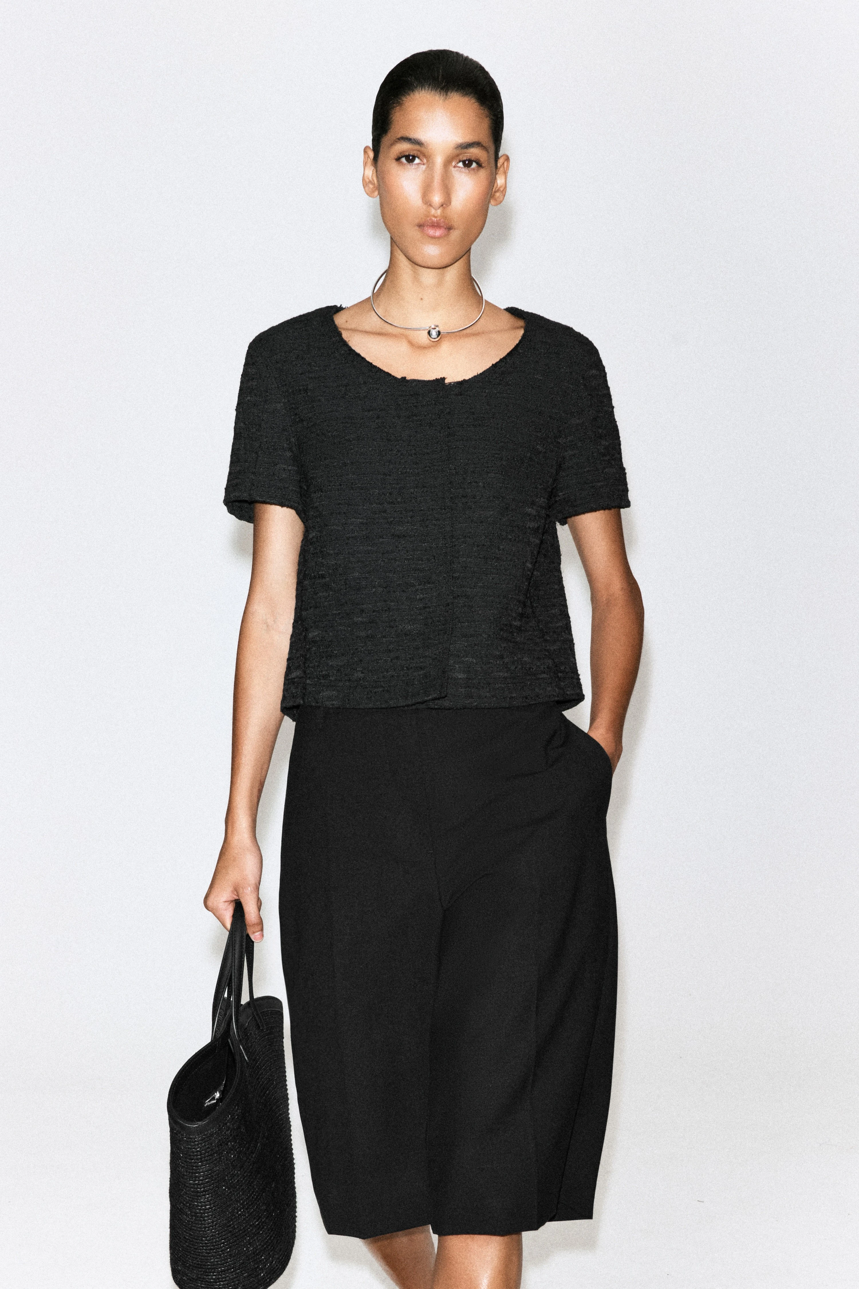 TEXTURED SHORT-SLEEVED TOP
