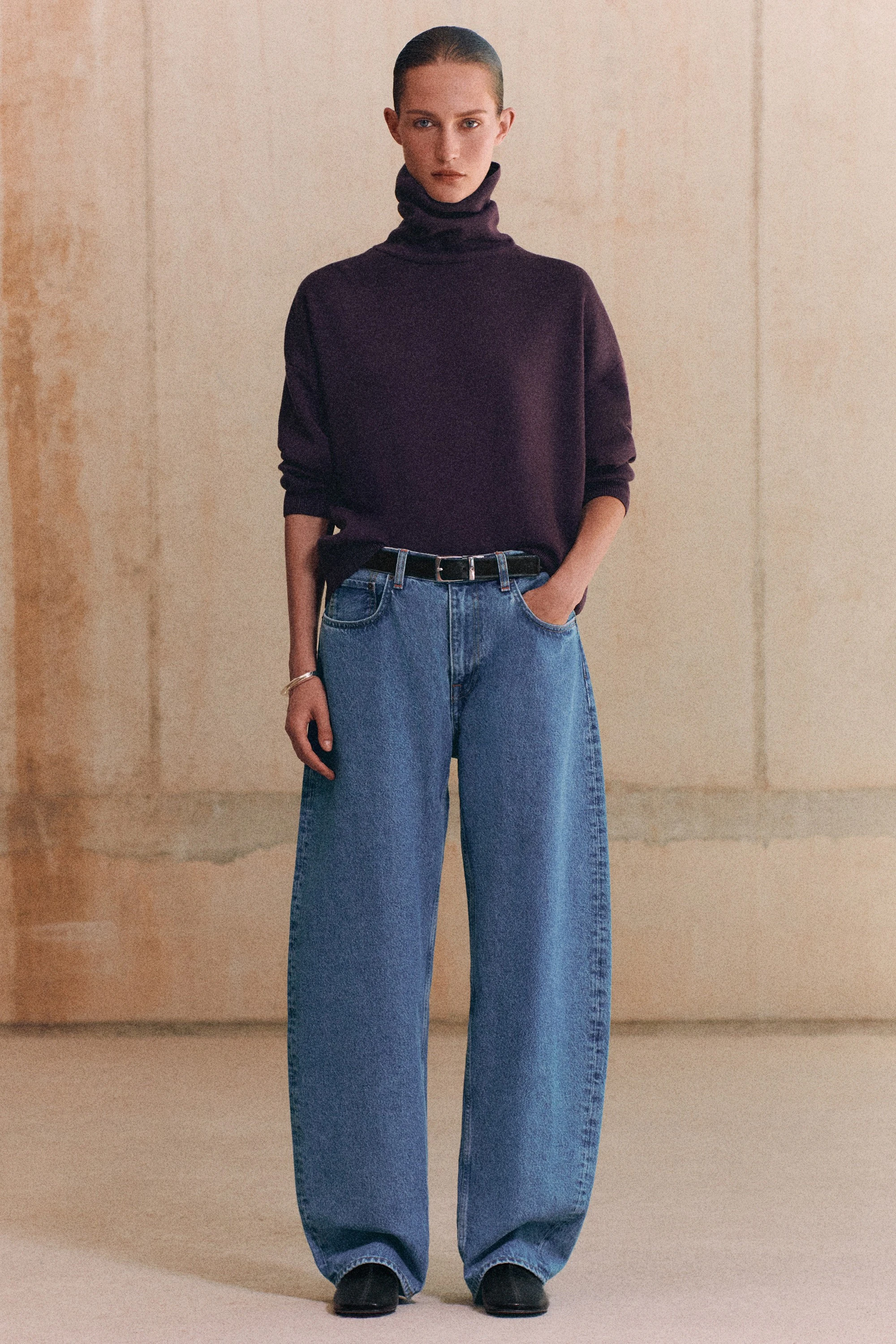 INLET CURVED-LEG JEANS - 10