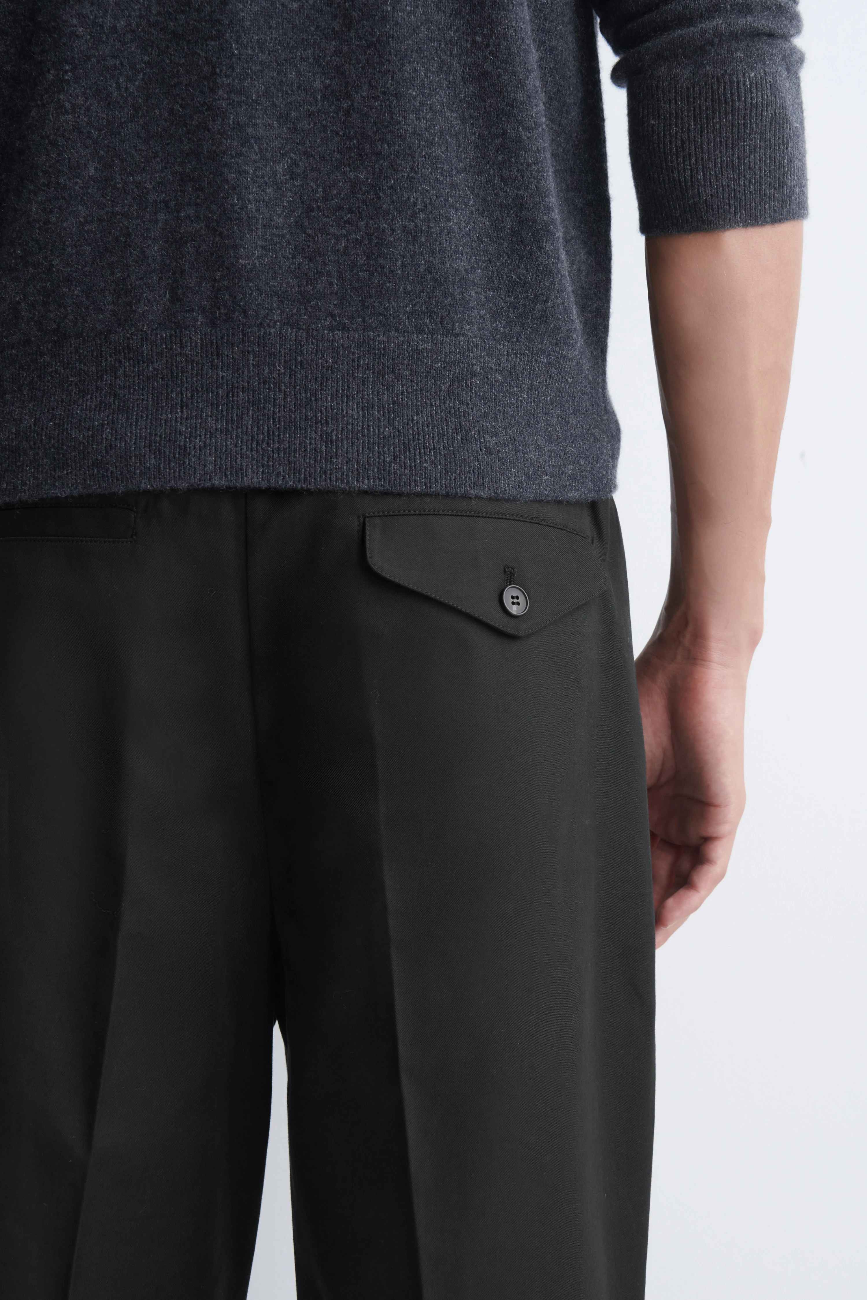 PLEATED RELAXED-FIT TAPERED TROUSERS - 3