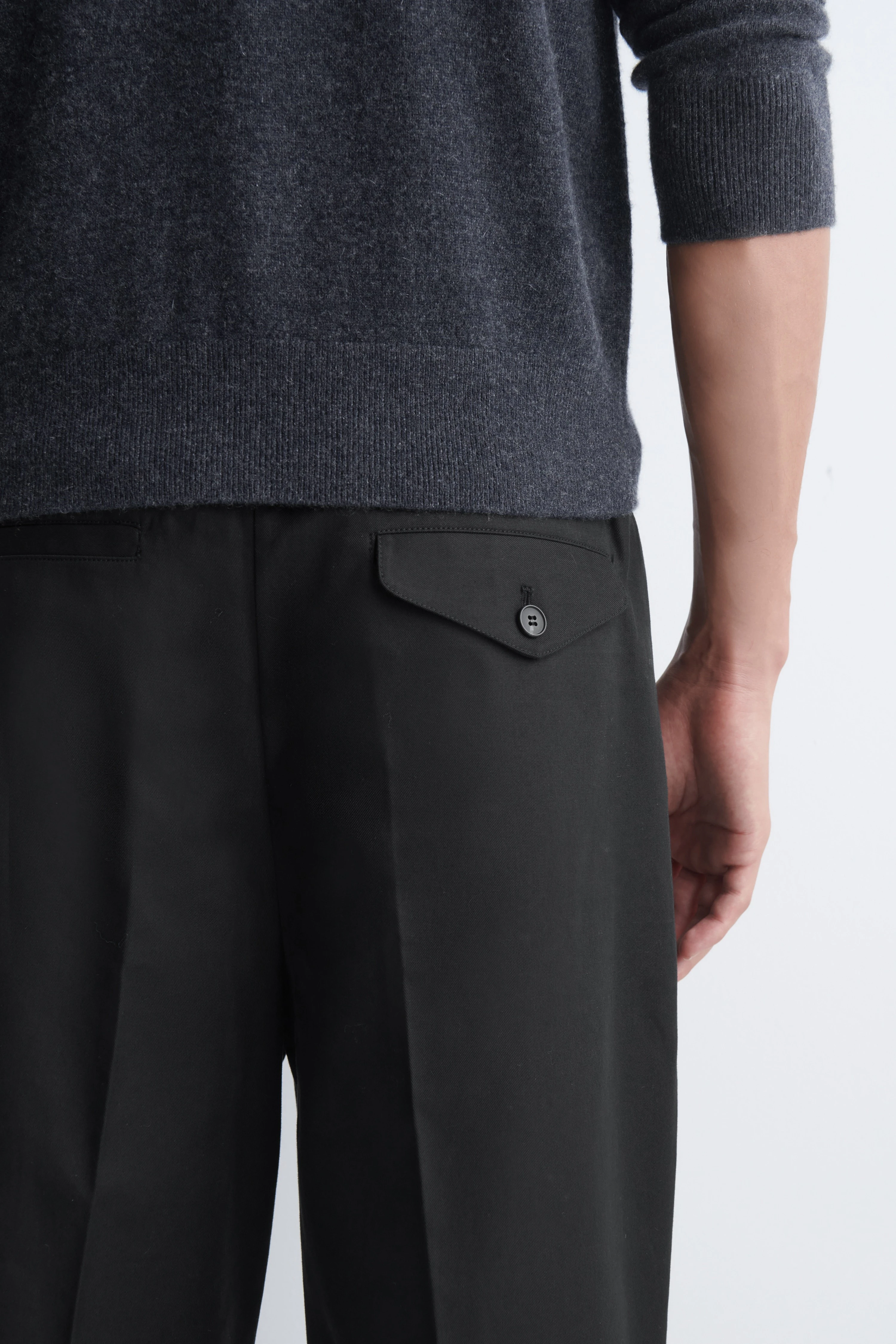 PLEATED RELAXED-FIT TAPERED TROUSERS - 3