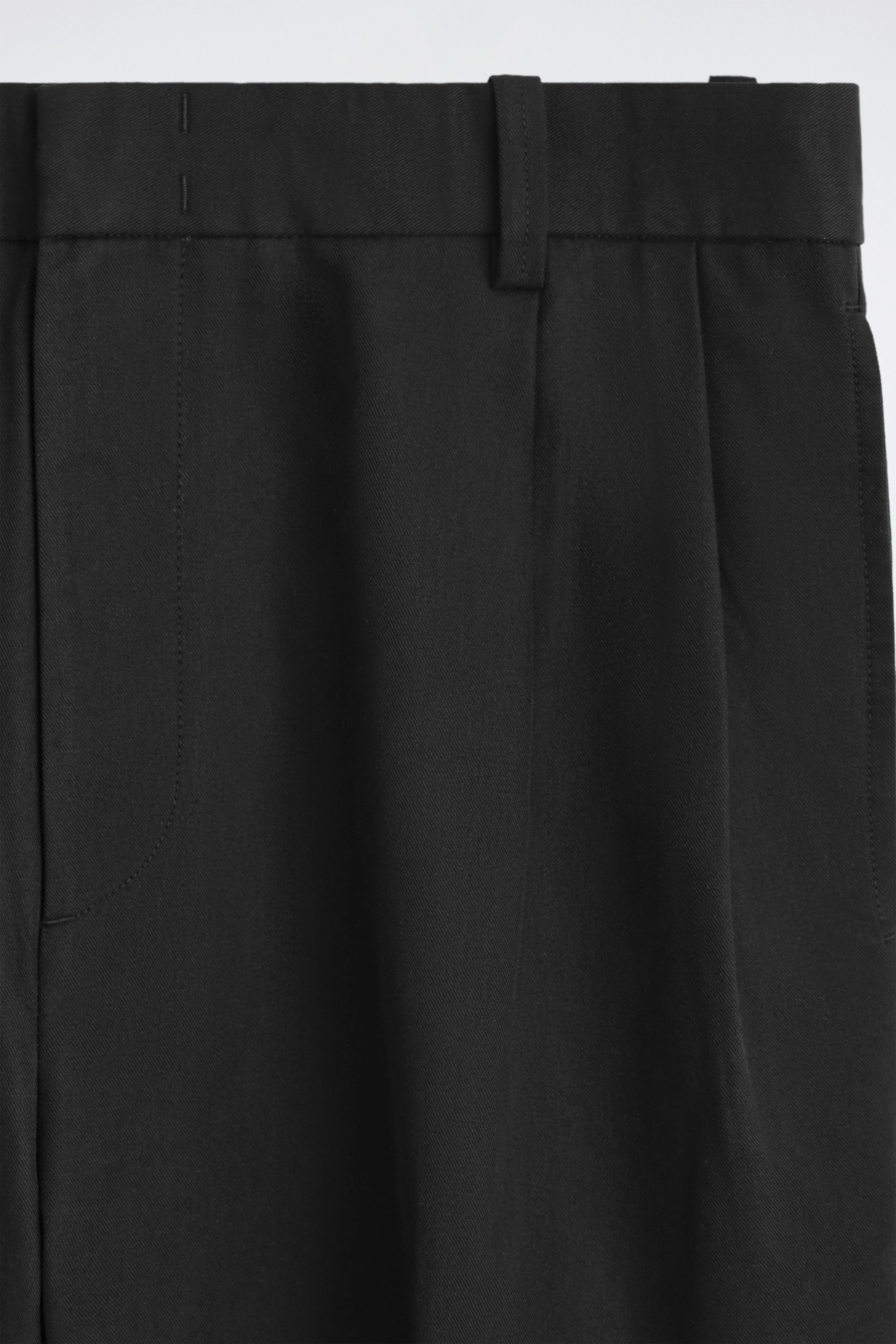 PLEATED RELAXED-FIT TAPERED TROUSERS - 7