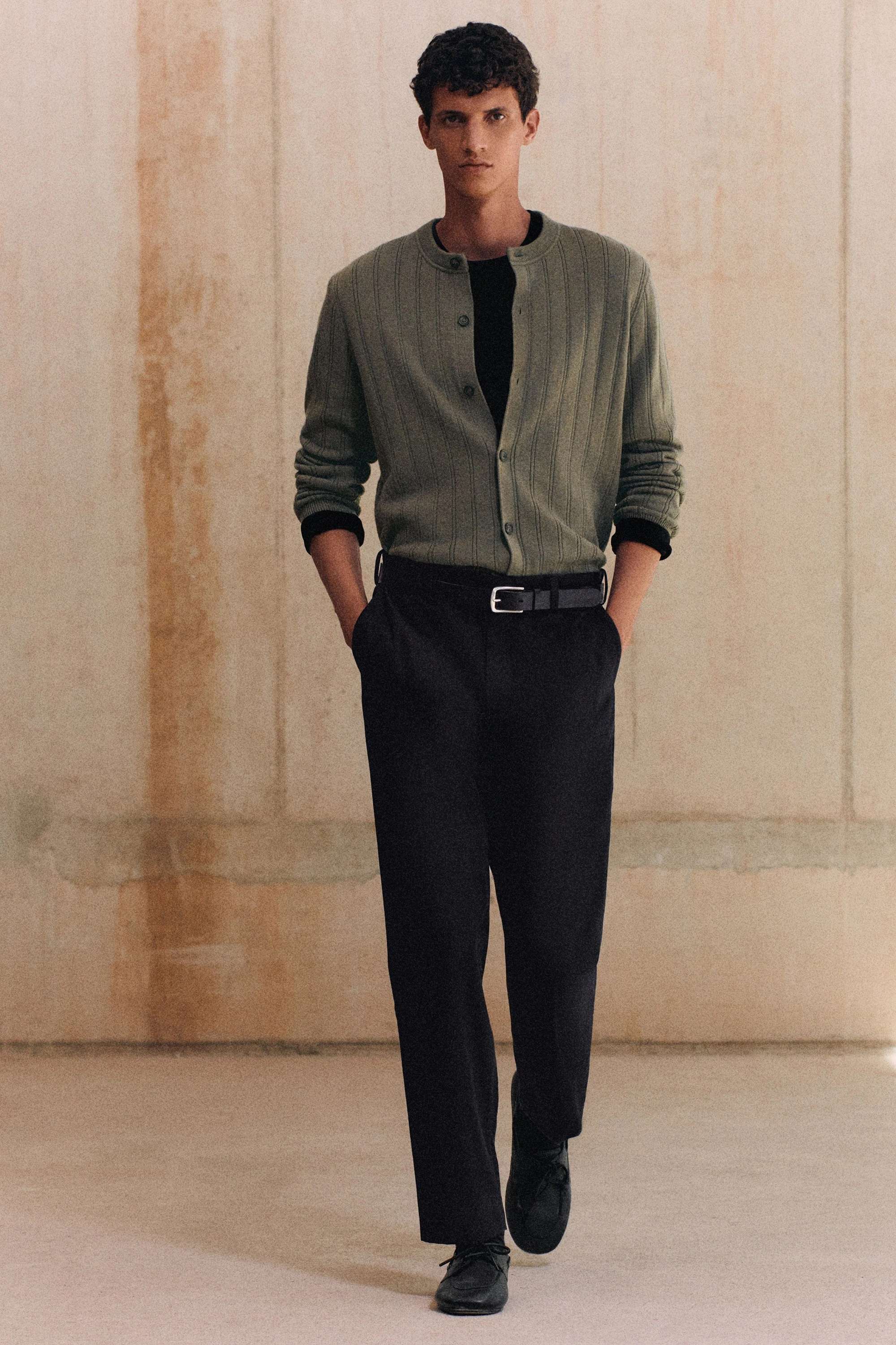 PLEATED RELAXED-FIT TAPERED TROUSERS - 8