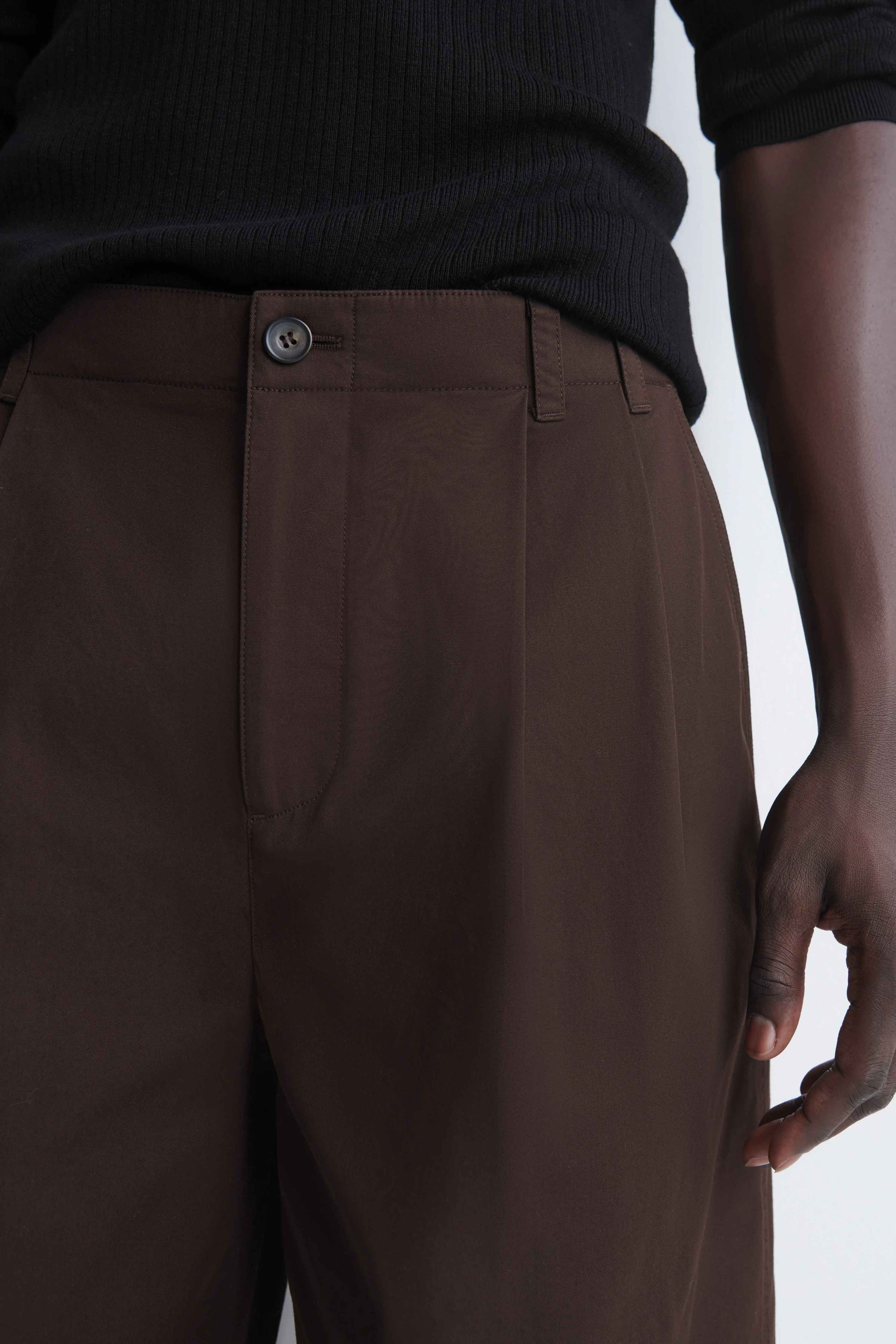 TAILORED PLEATED COTTON SHORTS - 4