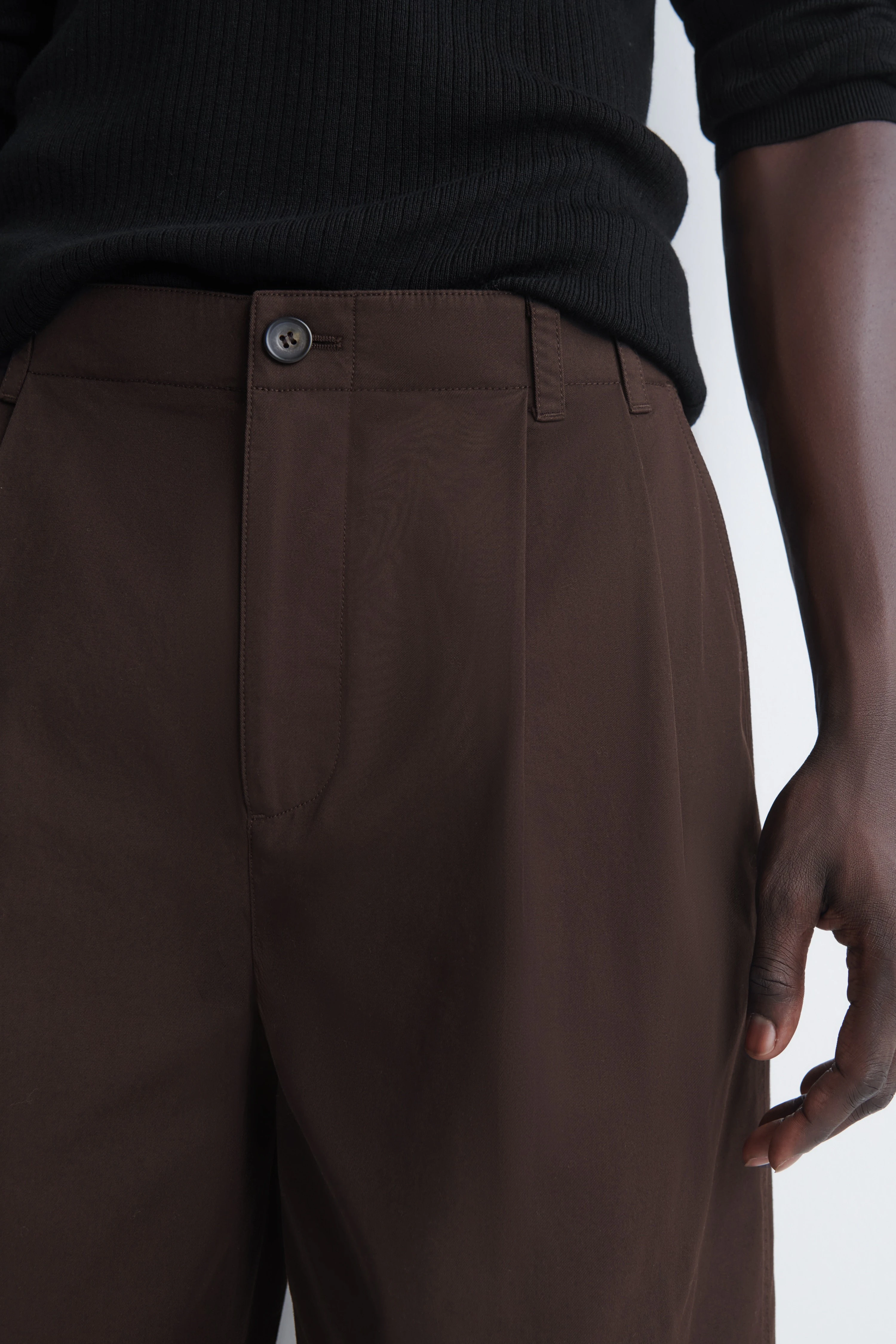 TAILORED PLEATED COTTON SHORTS - 4